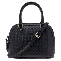 Gucci - Mini sac à dôme en cuir microguccissima noir