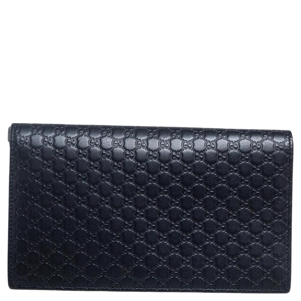 Stacked with signature details of the House, this wallet on strap from Gucci is sure to offer you unmatched style and functionality. It has been made using black Microguccissima leather on the exterior and comes with a shoulder strap for