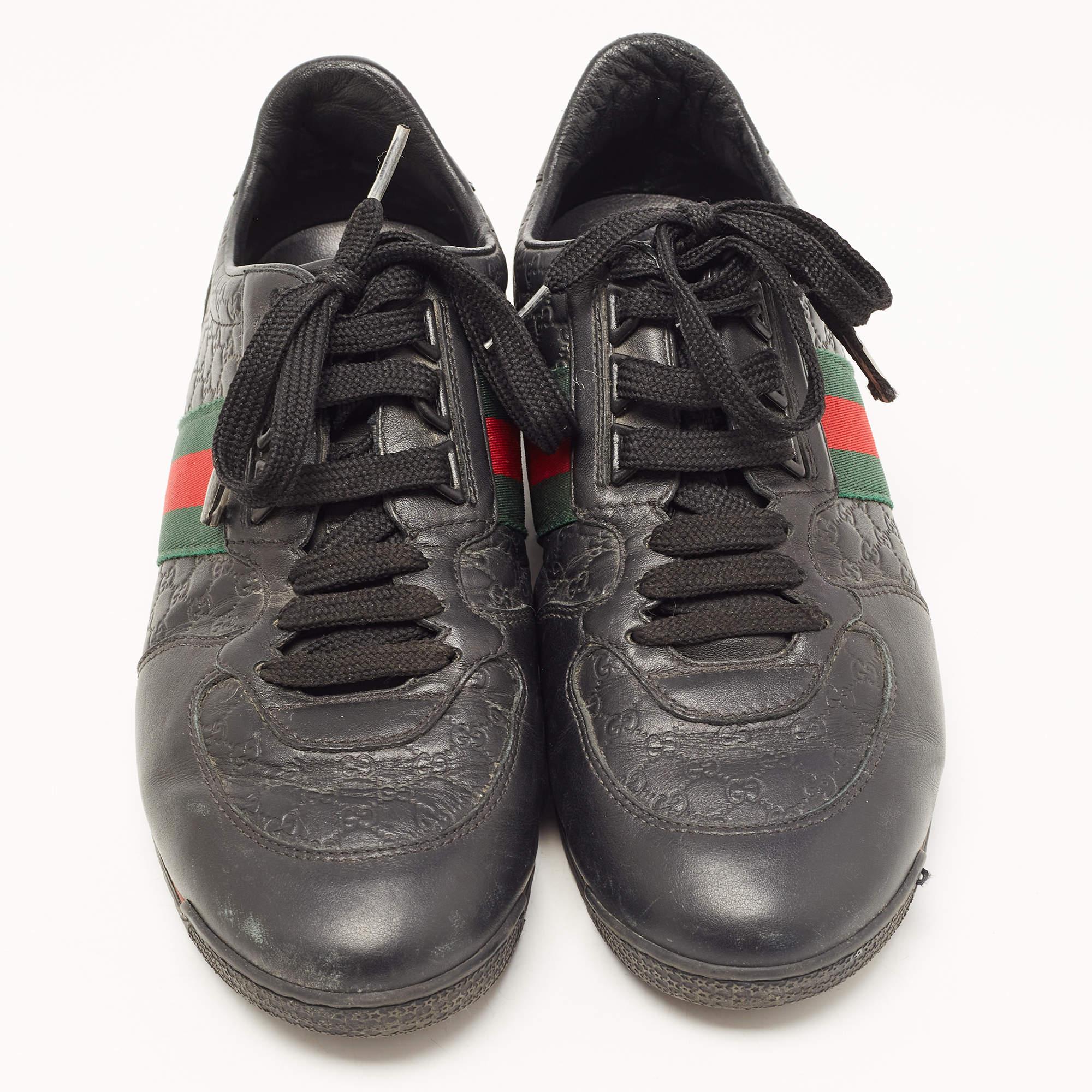 Gucci Black Microguccissima Leather Web Low Top Sneakers Size 40.5 In Good Condition For Sale In Dubai, Al Qouz 2