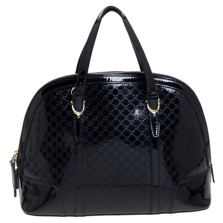Gucci Schwarze schöne Tasche aus schwarzem Lackleder mit Gucci-Logo im  Angebot bei 1stDibs