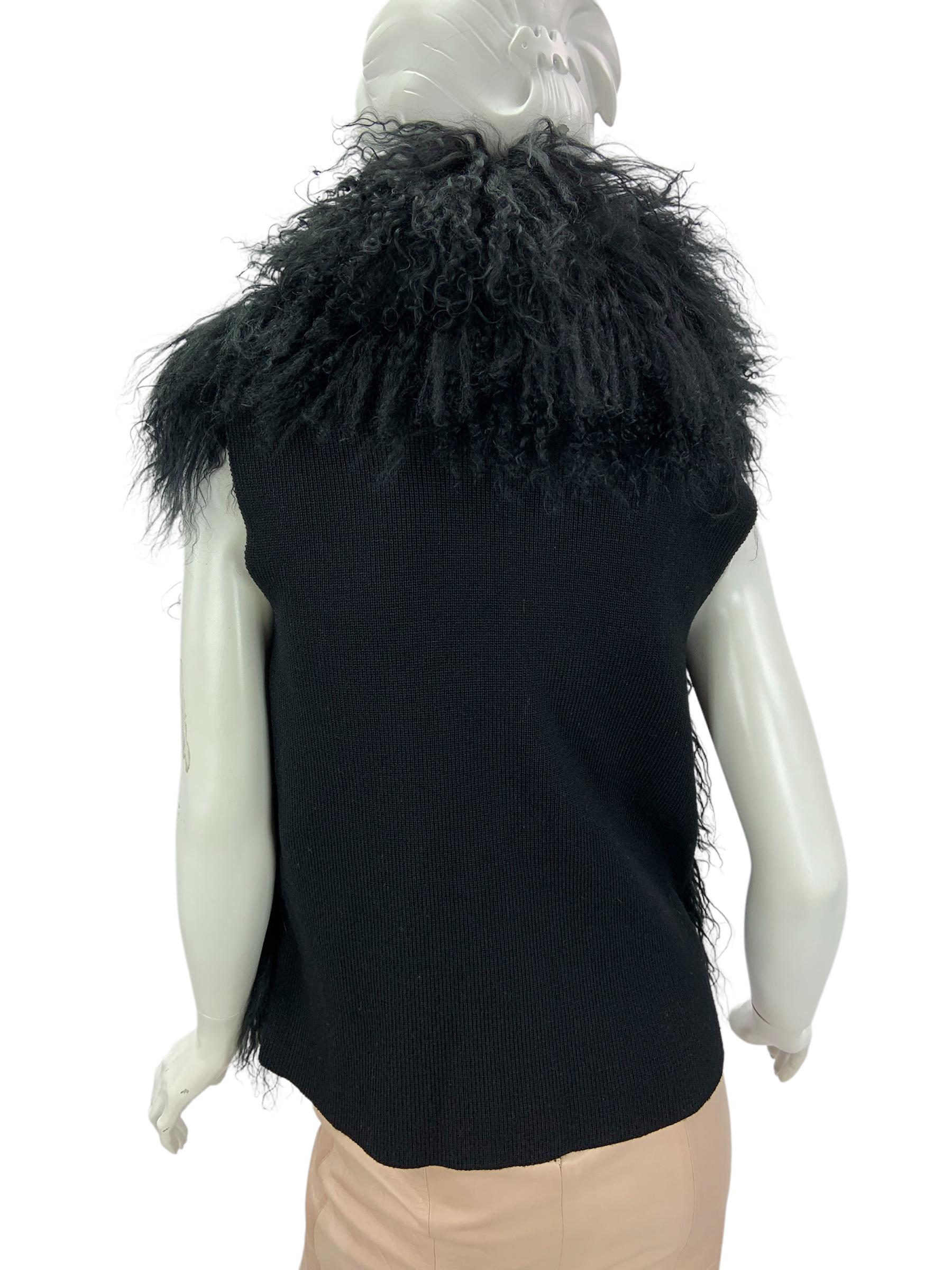 Gucci Black Mongolian Lamb-Fur Wool Vest Jacket with Collar Italian size 44 US 8 For Sale 2