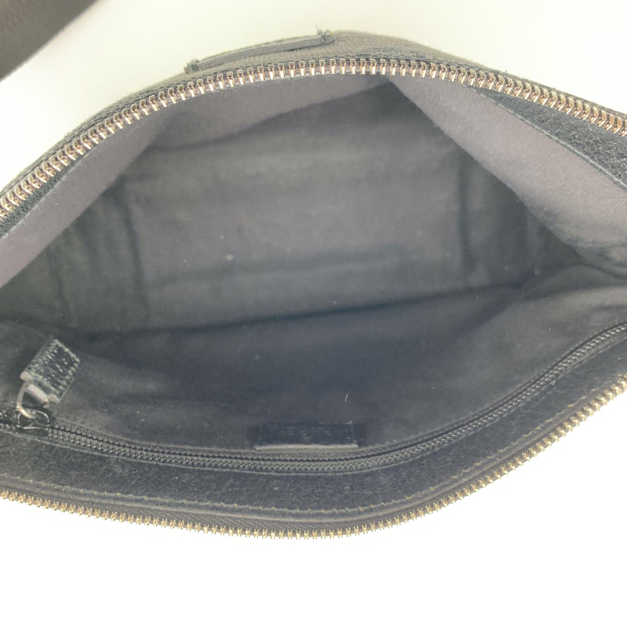 Gucci Black Monogram Canvas Crossbody Shoulder Bag Excellent état - En vente à Rome, Rome