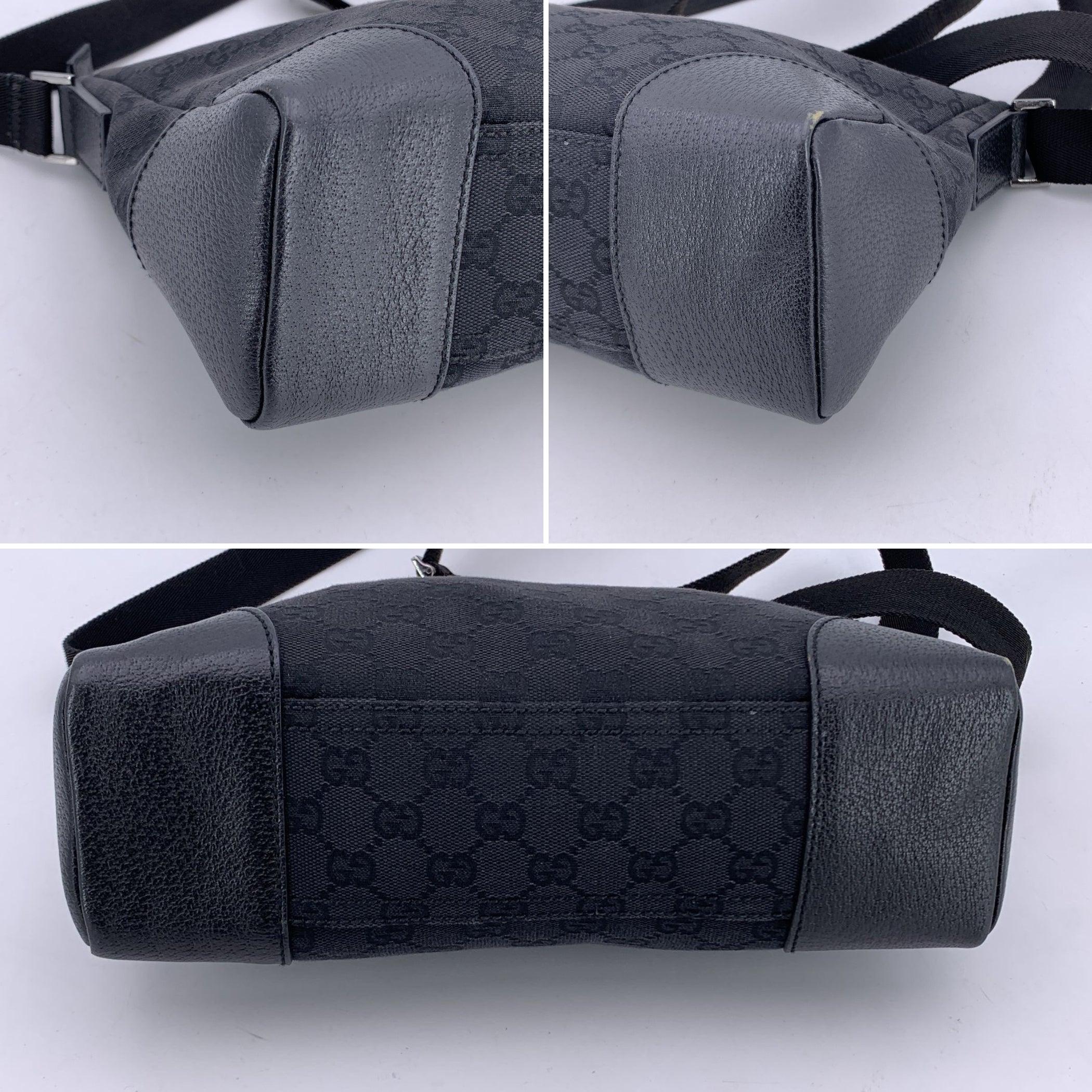Gucci Black Monogram Canvas Crossbody Shoulder Bag en vente 1