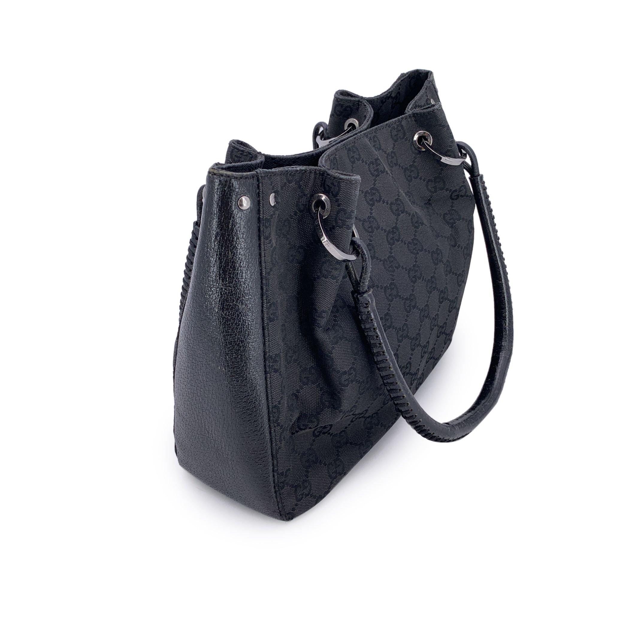 Gucci Borsa a tracolla Tote in tela Monogram nera In condizioni buone in vendita a Rome, Rome