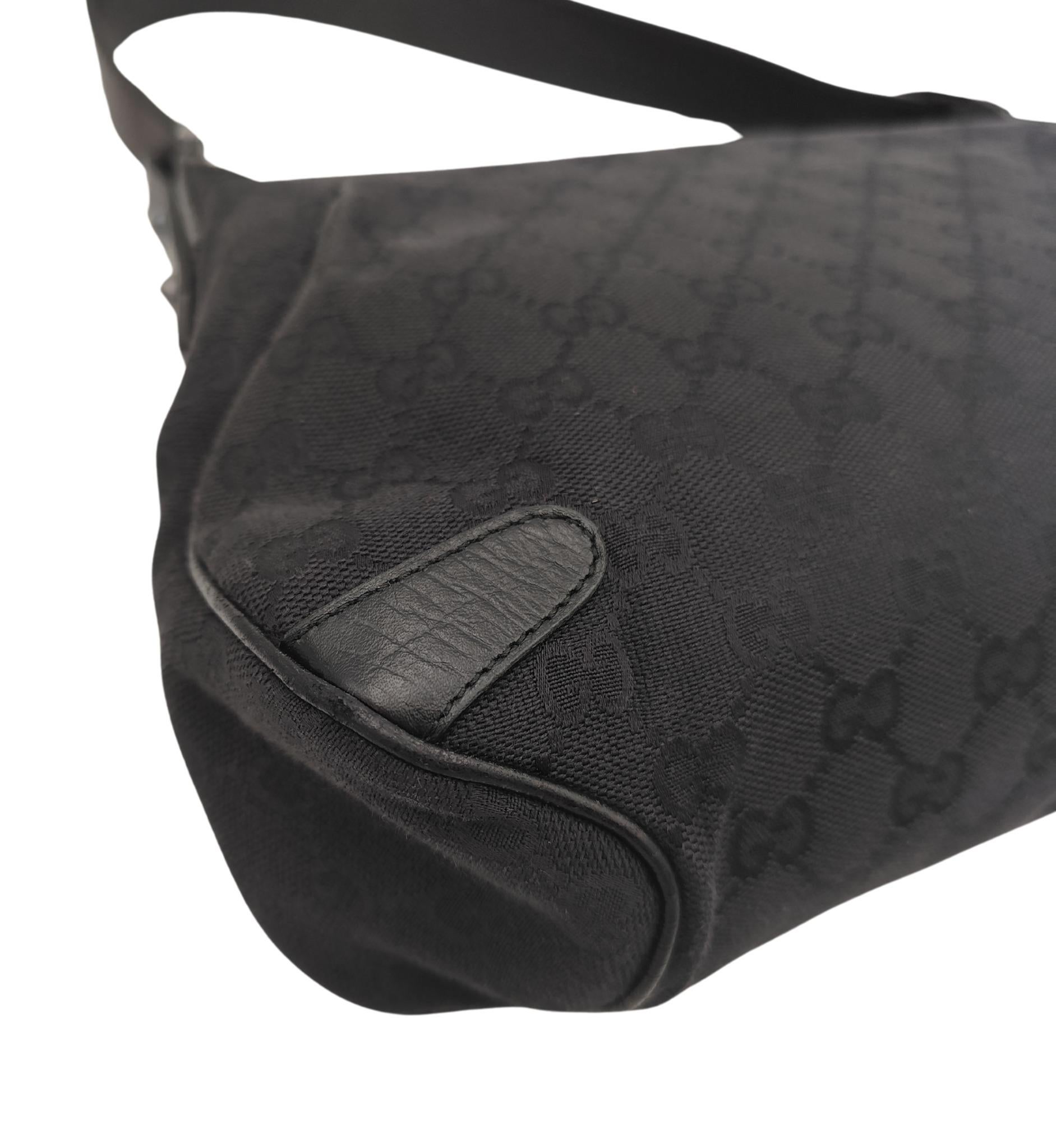 Gucci black monogram horsebit chain shoulder bag For Sale 8