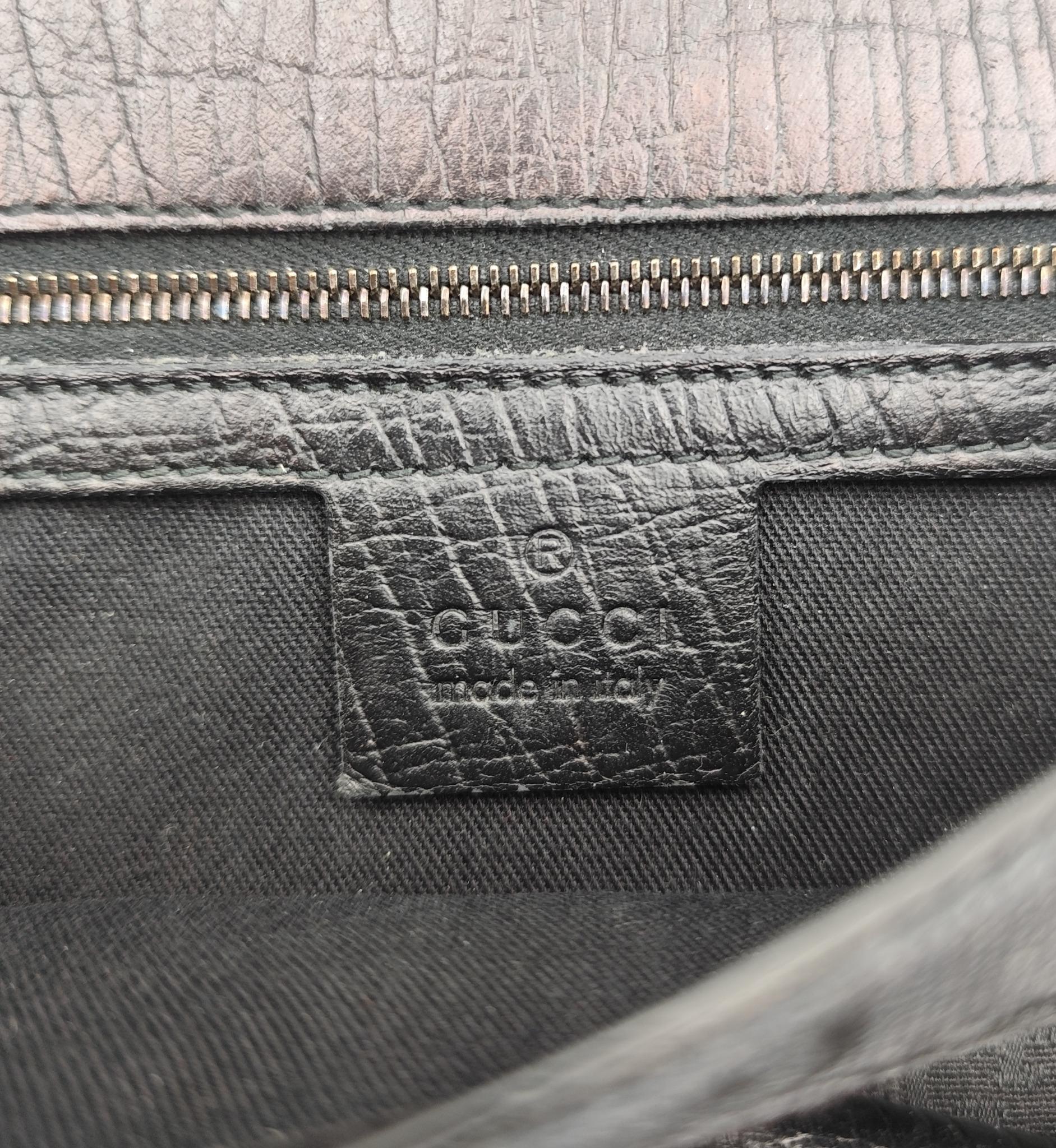 Gucci black monogram horsebit chain shoulder bag For Sale 11