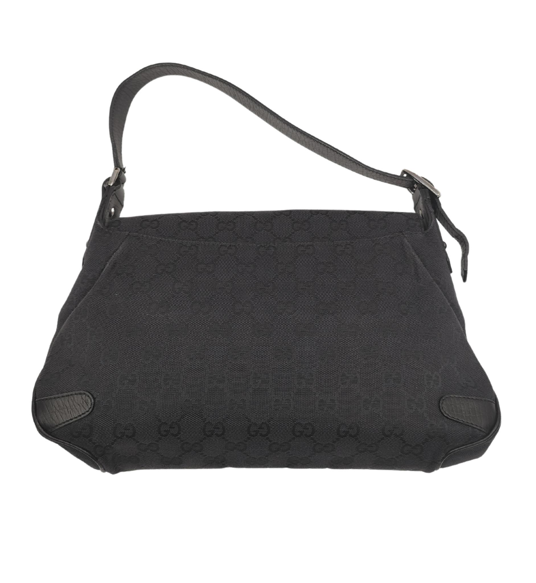 Gucci shoulder bag
Black monogram canvas
Leather details
Silver metal horsebit and chain

Measurements: 
36x20x8 cm
drop 15-19 cm

14x8x3 in
drop 6-7.5 in

Great condition
Minor signs of use