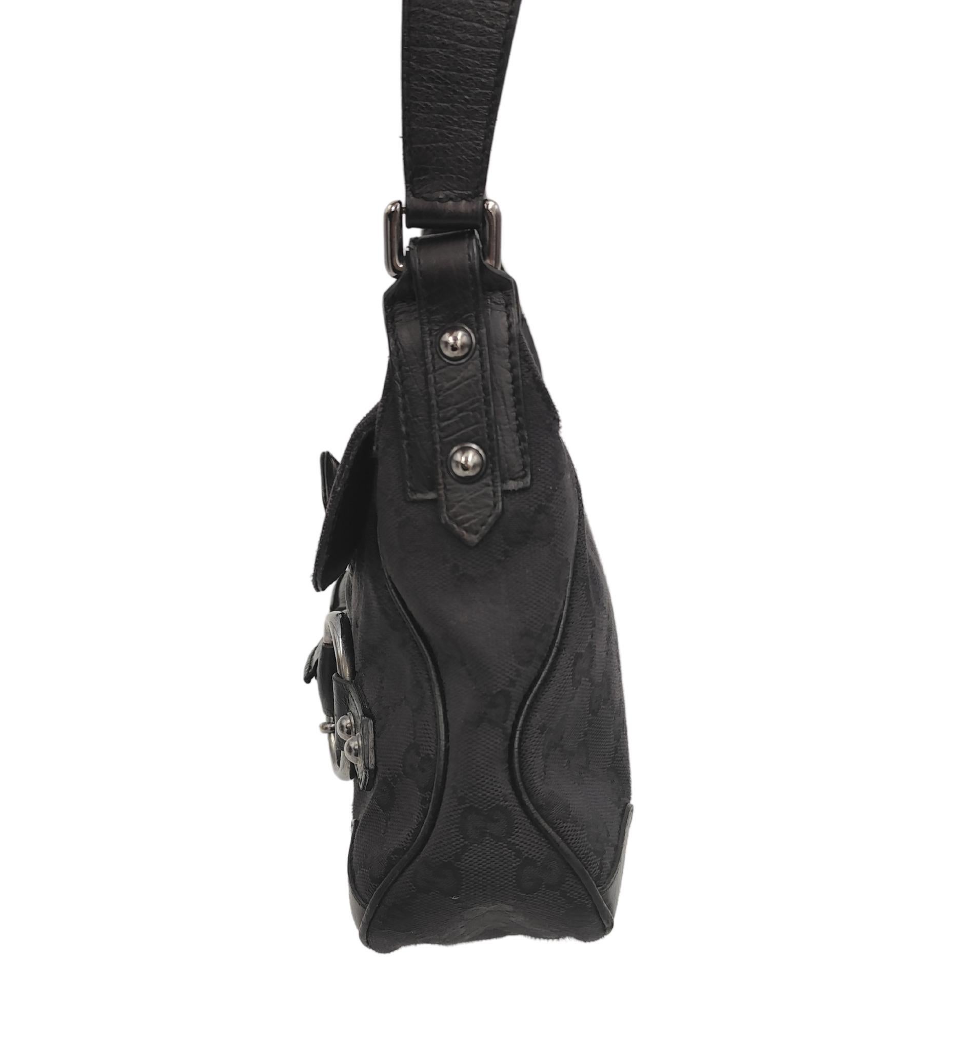 Gucci black monogram horsebit chain shoulder bag In Good Condition For Sale In Milano, IT