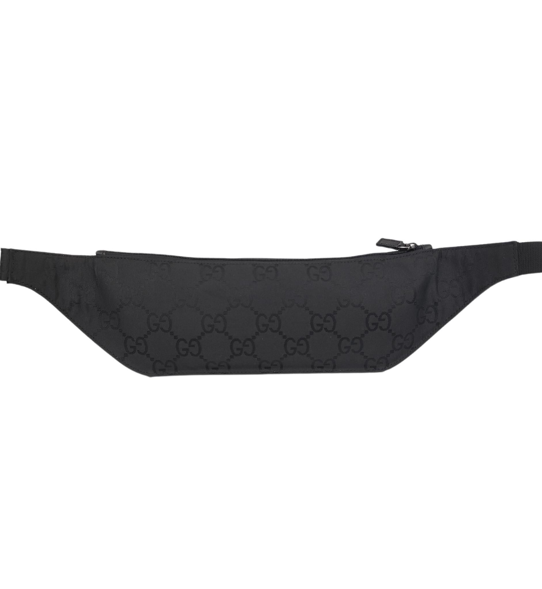Gucci belt bag
Monogram black nylon
Two pockets
Adjustable strap

Measurements:
10x27 cm 4x10.5 in
strap 72-84 cm 28.5-33 in

Great conditions
