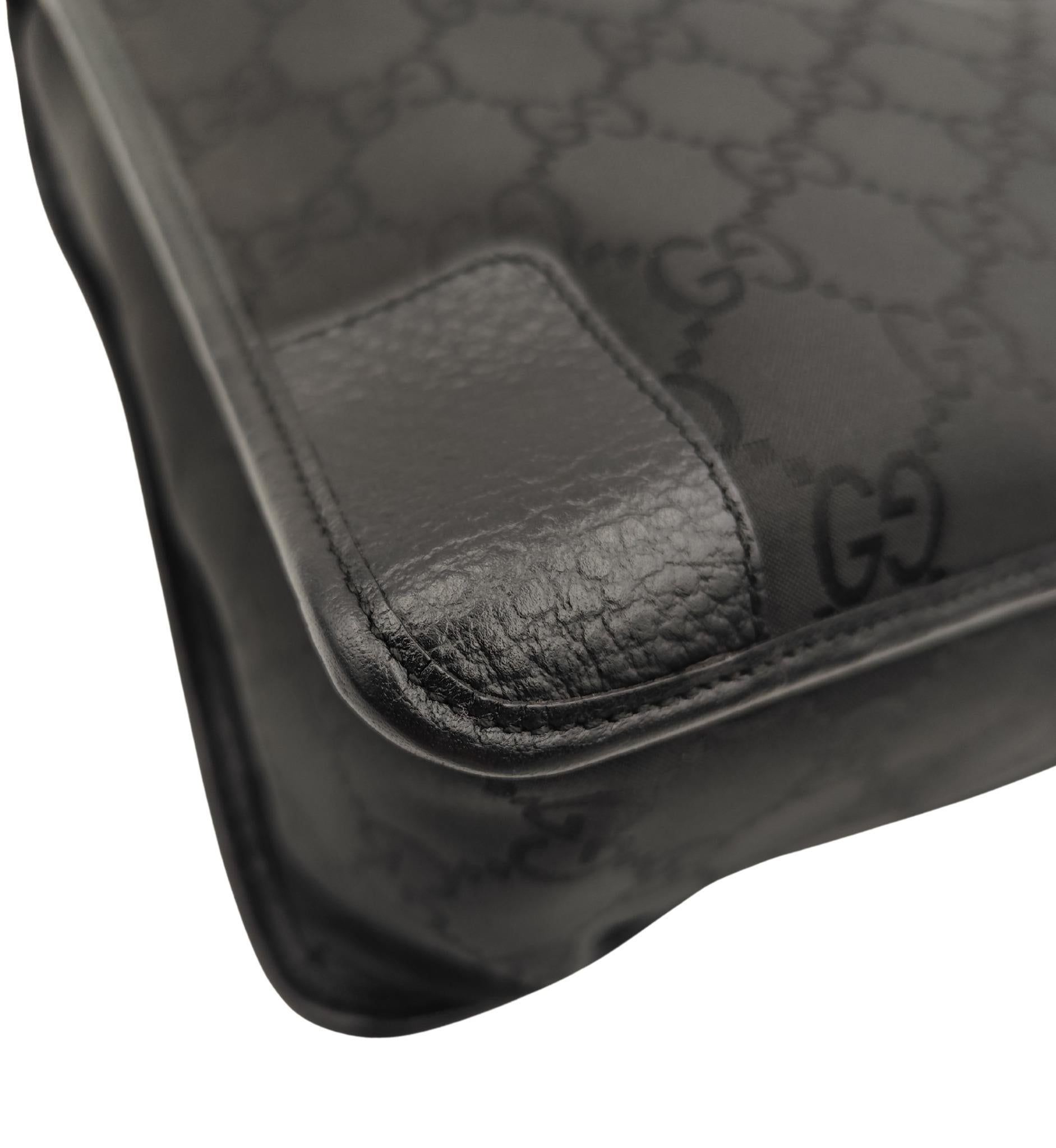 Borsa Gucci in nylon con monogramma nero e tote in pelle in vendita 7