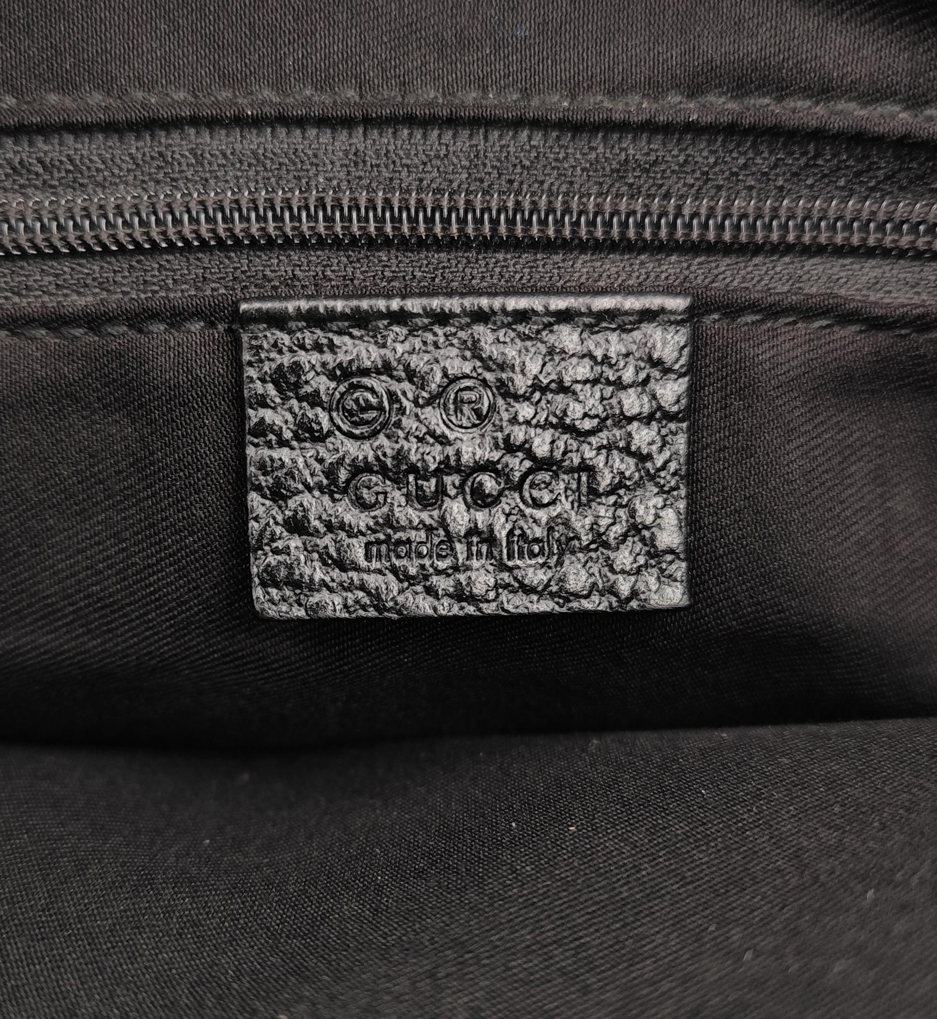 Borsa Gucci in nylon con monogramma nero e tote in pelle in vendita 9