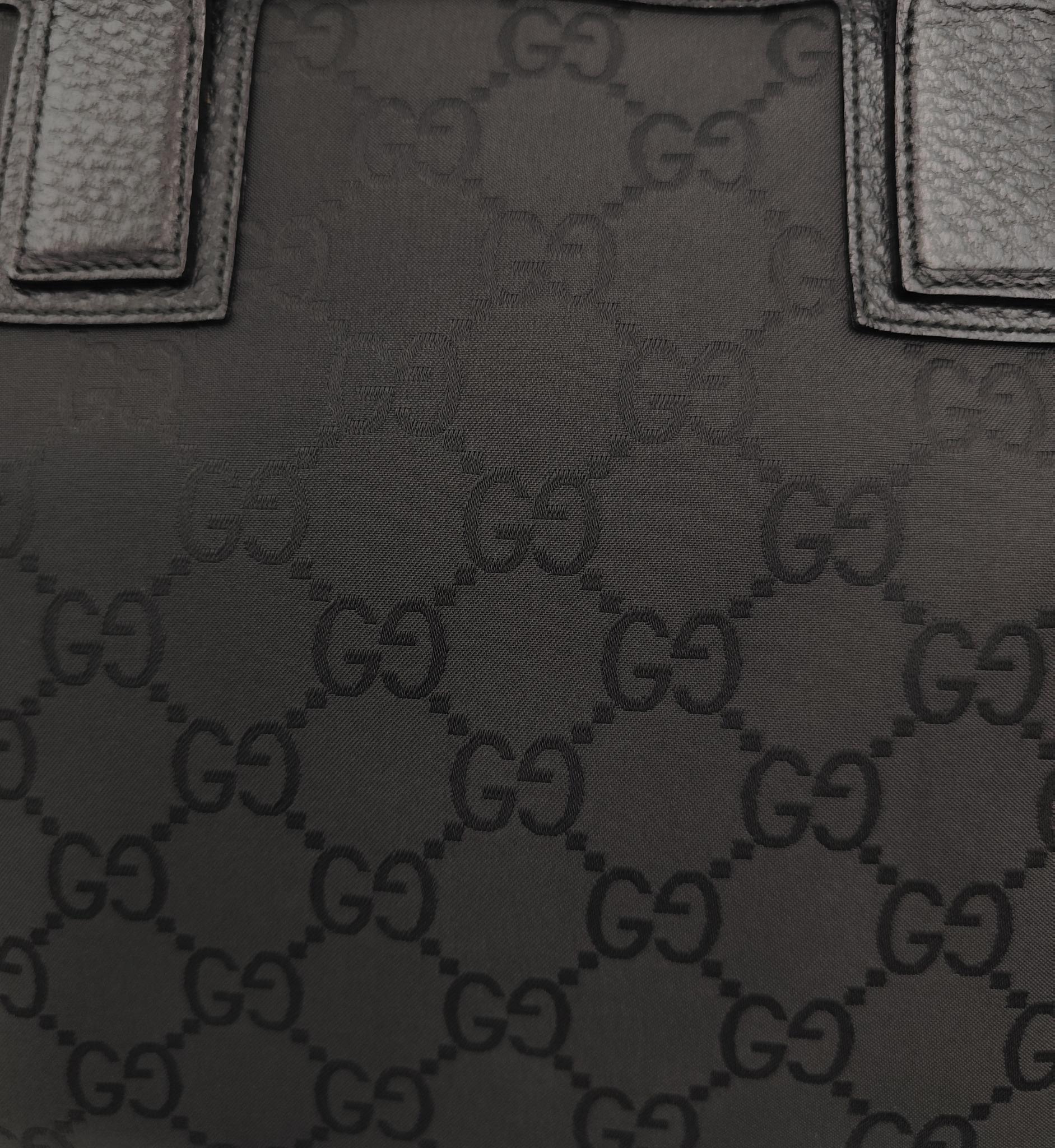 Nero Borsa Gucci in nylon con monogramma nero e tote in pelle in vendita