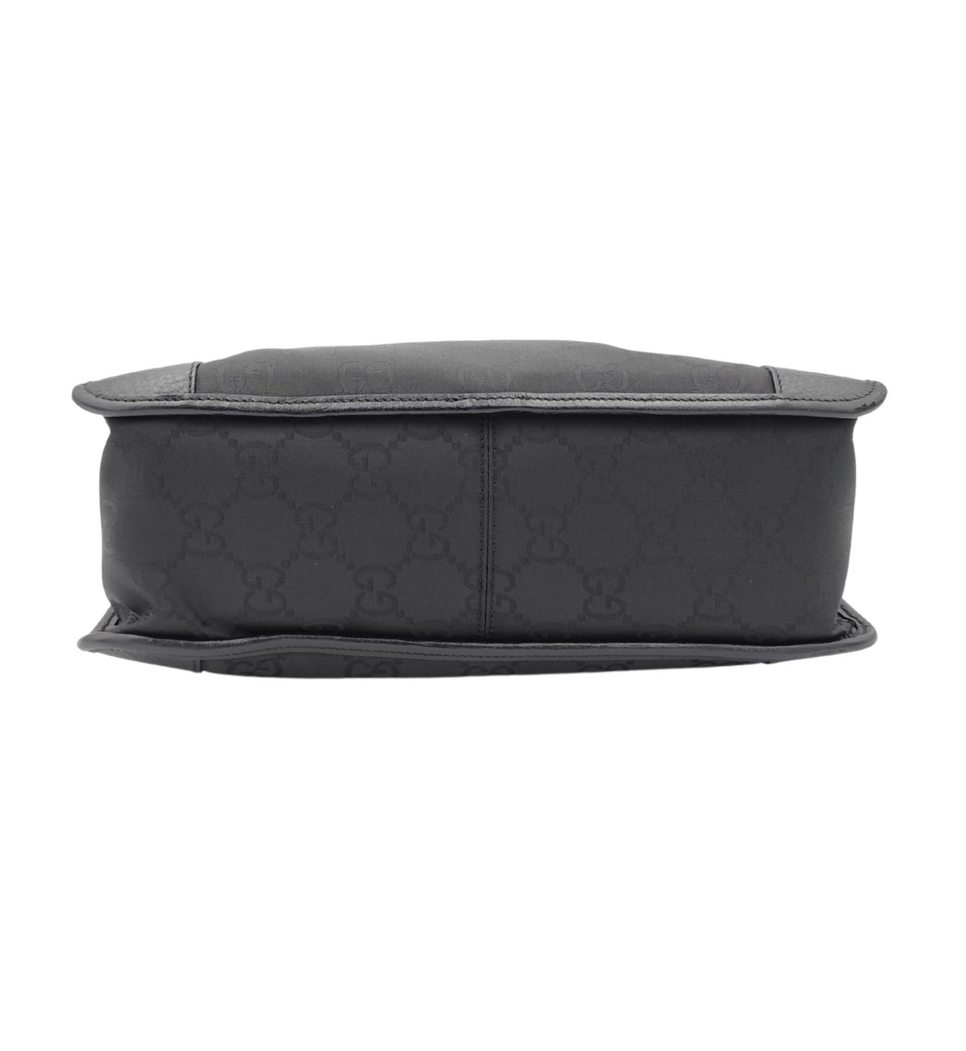 Borsa Gucci in nylon con monogramma nero e tote in pelle in vendita 1