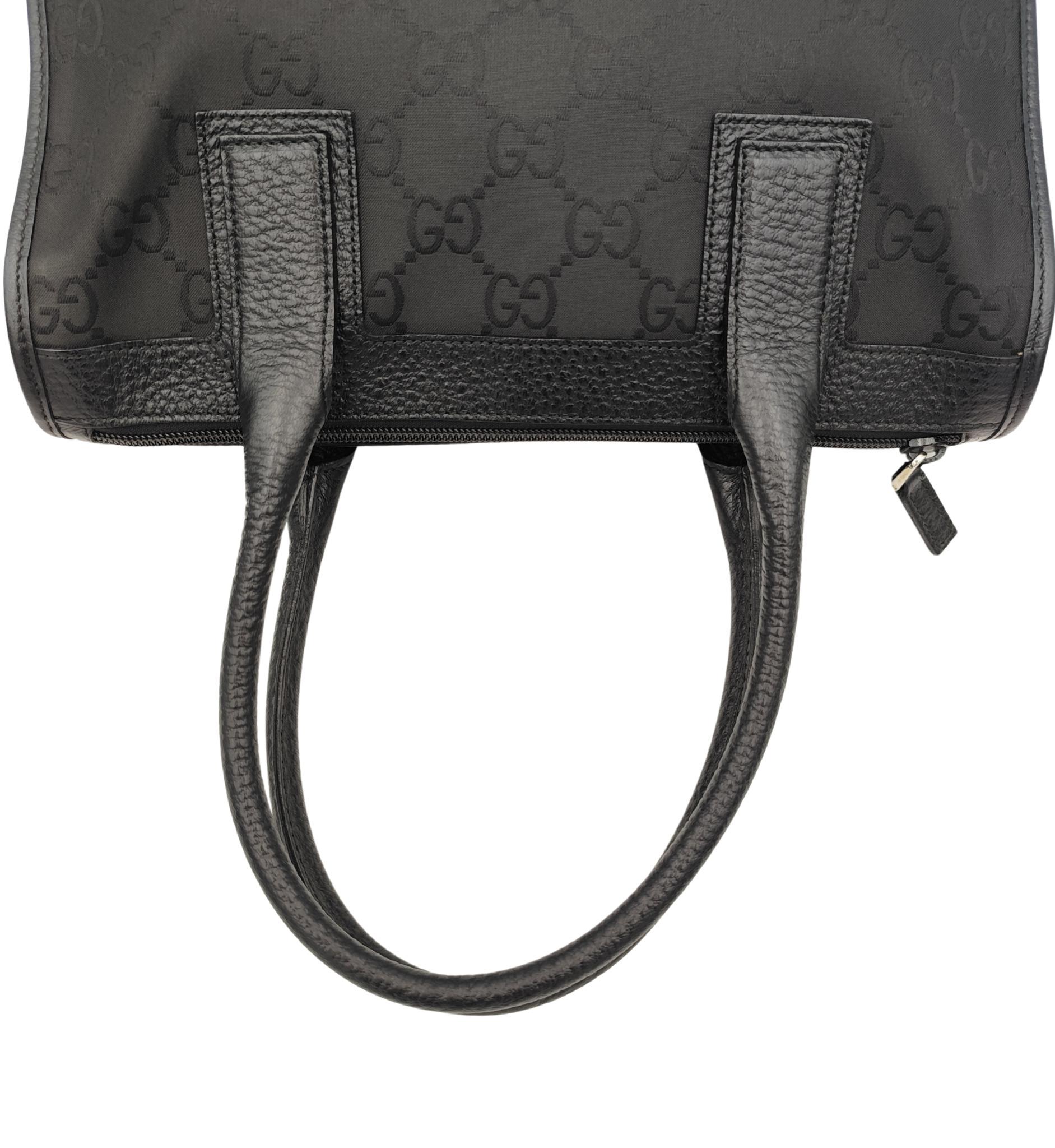 Borsa Gucci in nylon con monogramma nero e tote in pelle in vendita 2