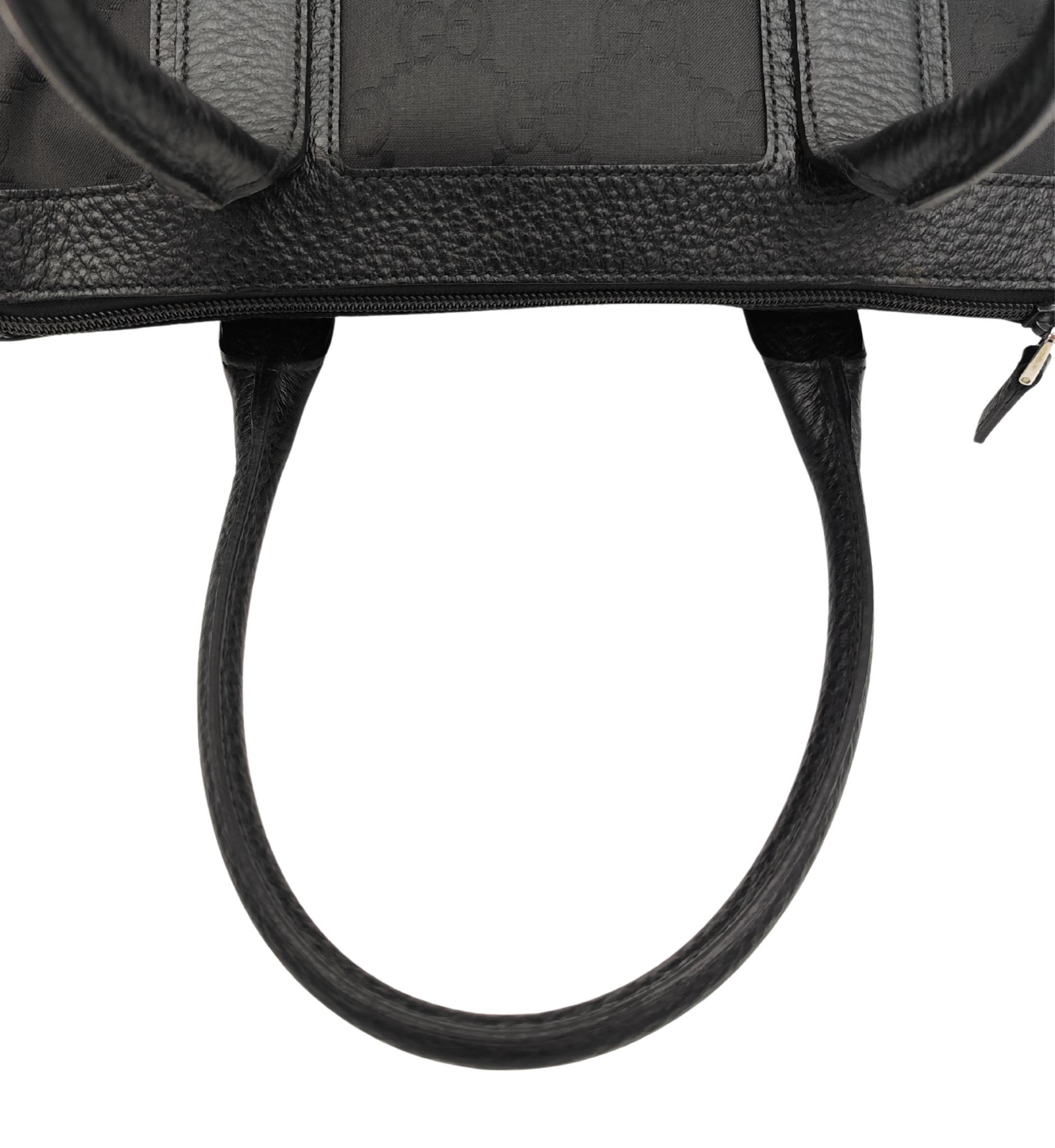 Borsa Gucci in nylon con monogramma nero e tote in pelle in vendita 3