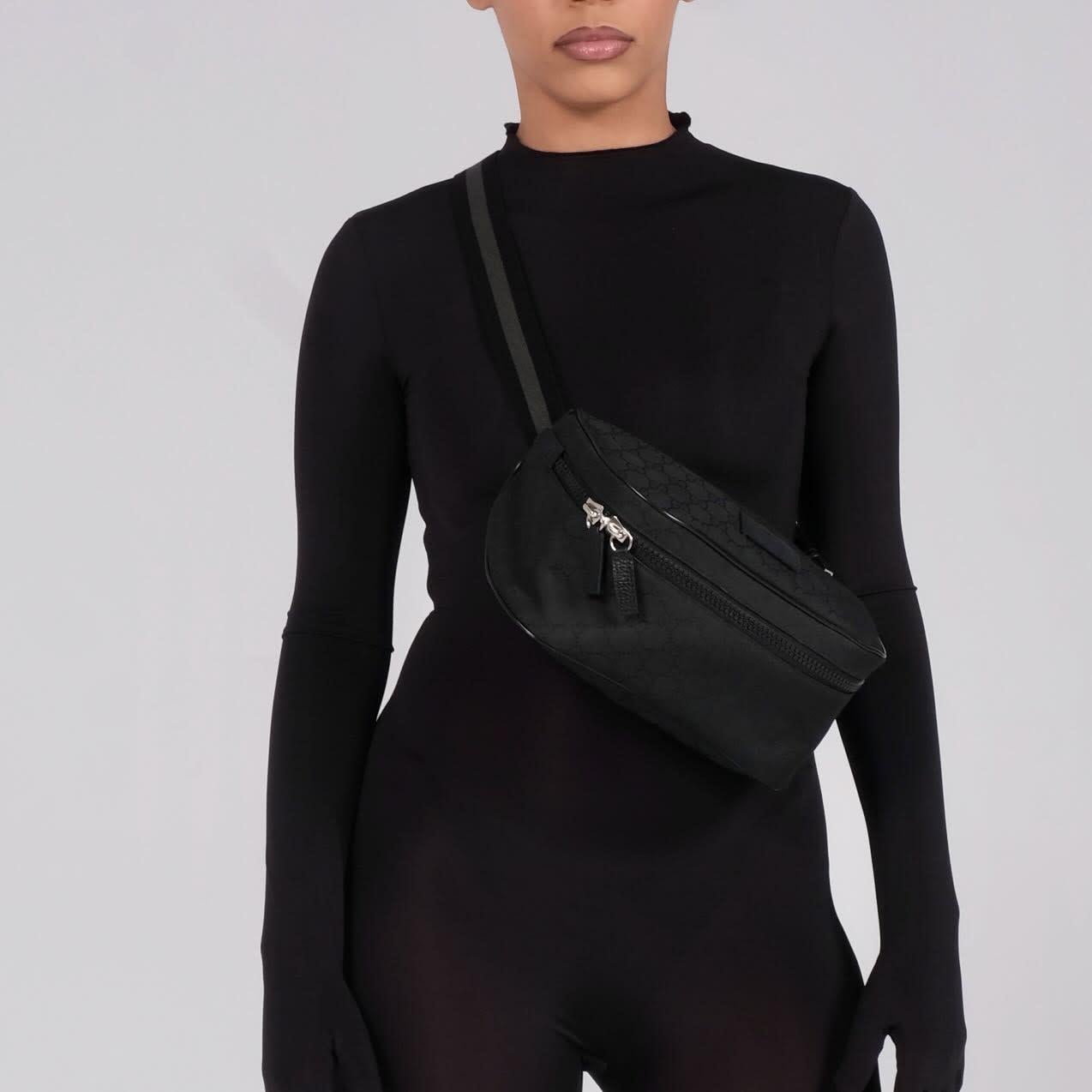 Gucci Black Nylon Canvas Monogram Fanny Belt Bag In Good Condition For Sale In Montreal, Quebec