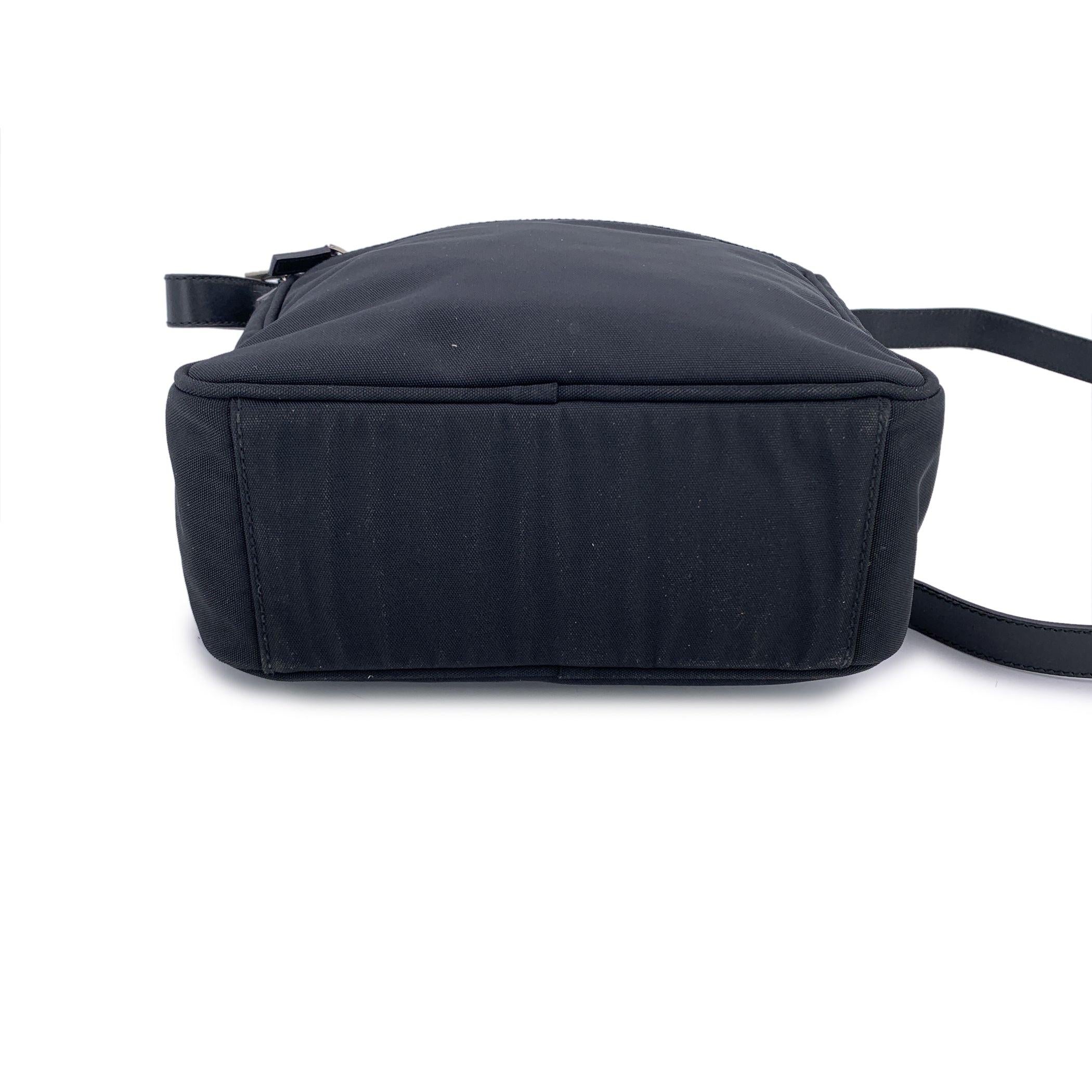 Women's Gucci Black Nylon Canvas Unisex Crossbody Messenger Bag For Sale