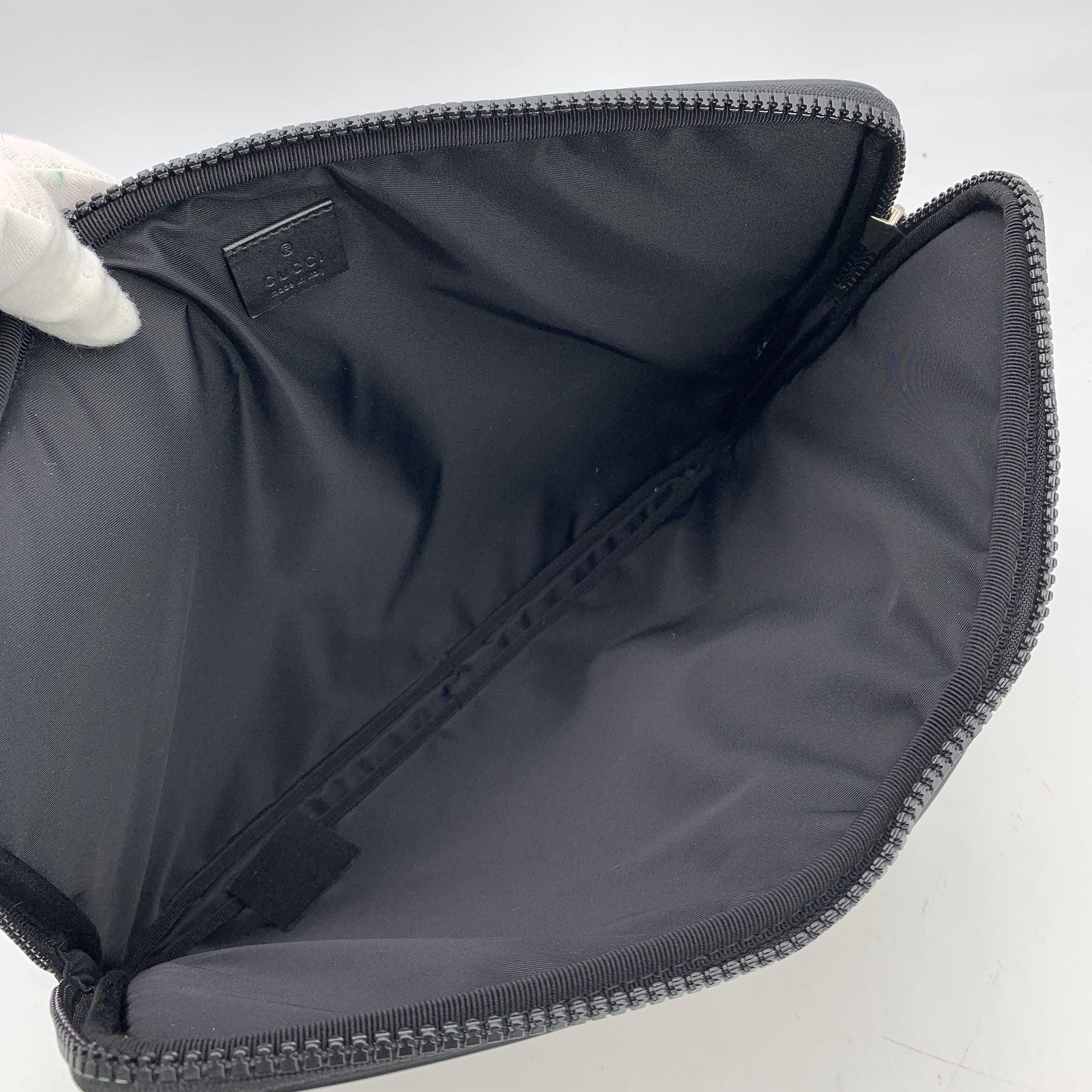 Women's or Men's Gucci Black Nylon L'Aveugle Par Amour Laptop Computer Case For Sale