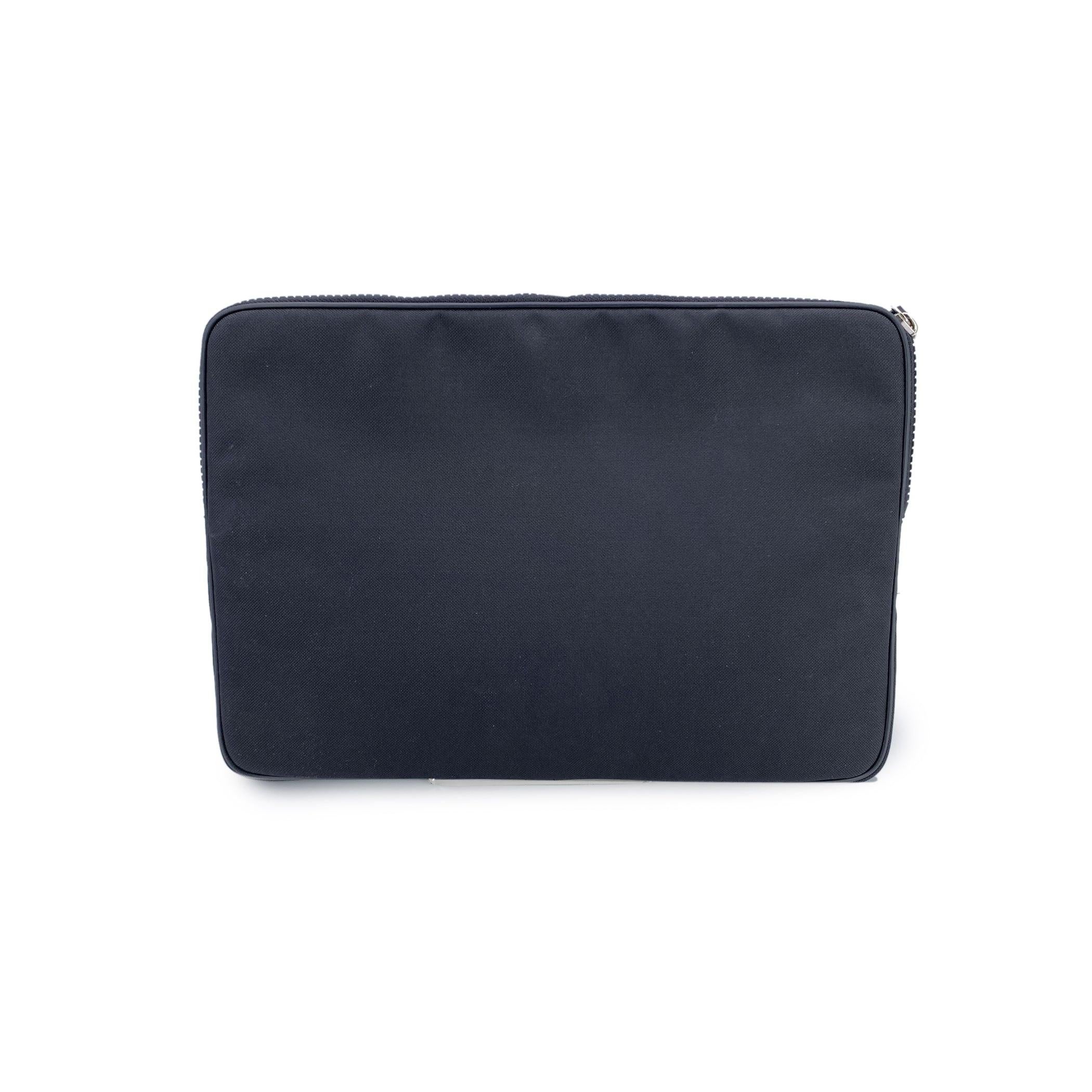Gucci Black Nylon L'Aveugle Par Amour Laptop Computer Case For Sale 3