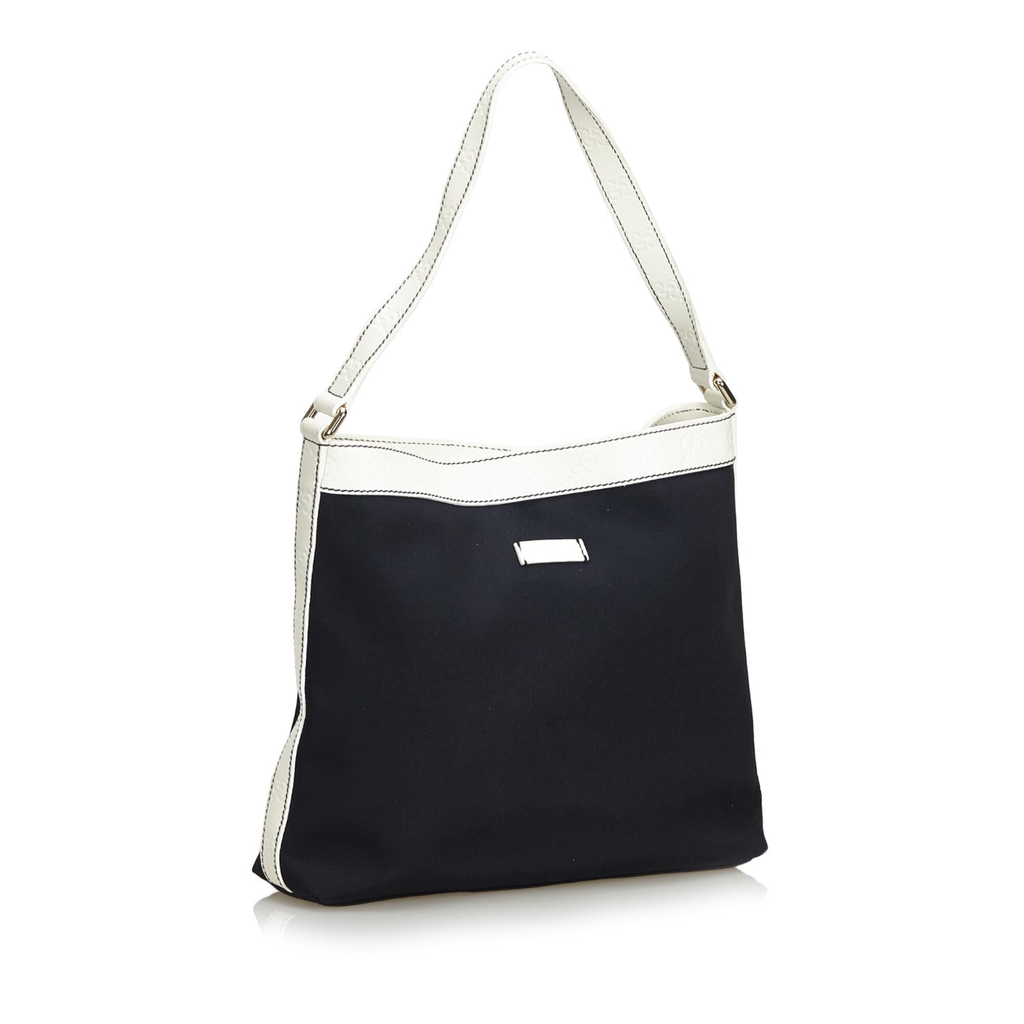 This shoulder bag features a nylon body with leather trim, flat leather strap, open top with magnetic closure and interior zip pocket. It carries as A condition rating.

Inclusions: 
Dust Bag

Dimensions:
Length: 25.50 cm
Width: 30.00 cm
Depth: 7.00