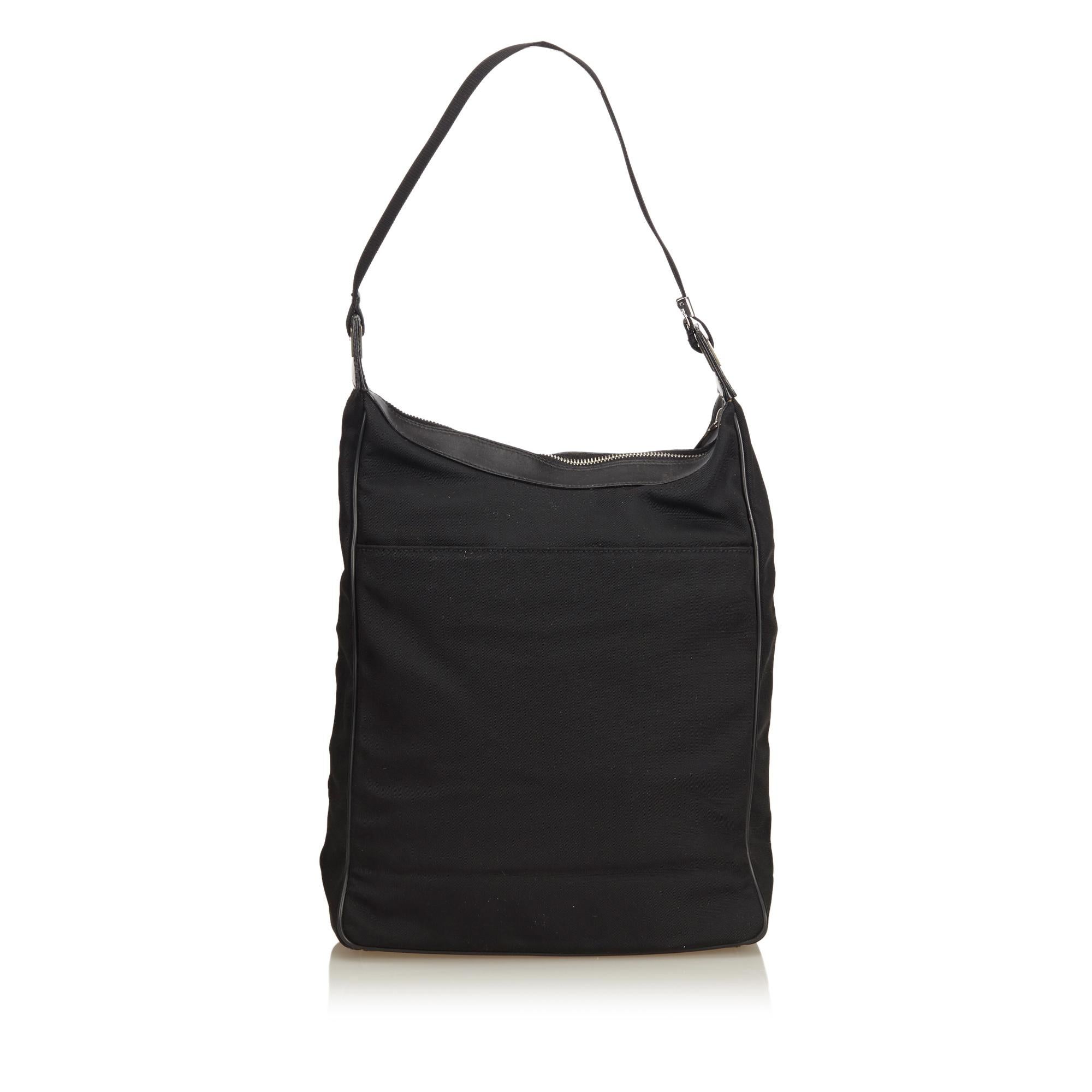 Gucci Black Nylon Shoulder Bag In Good Condition For Sale In Orlando, FL