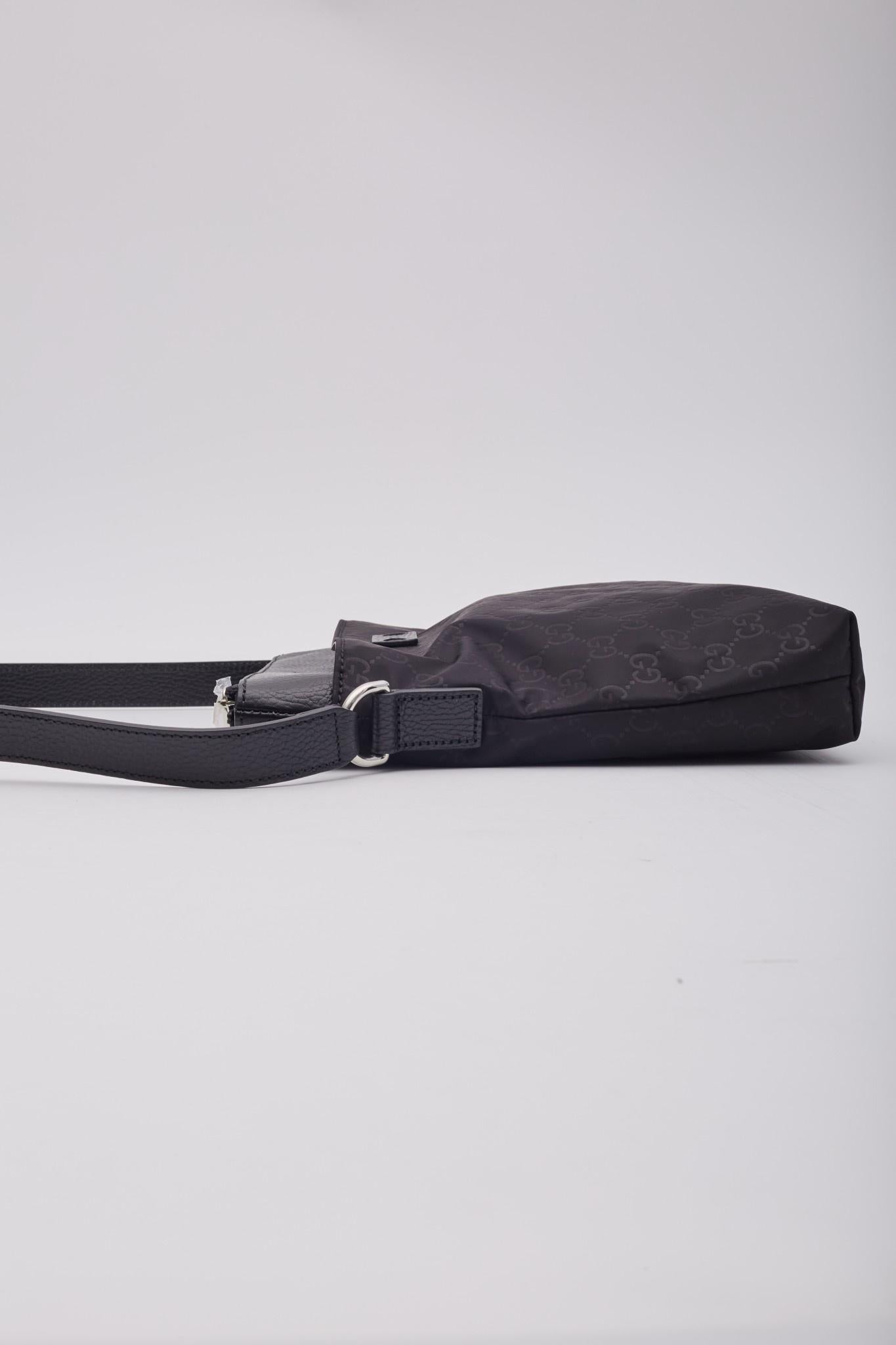 Men's Gucci Black Nylon With Leather Trim Messenger Bag For Sale