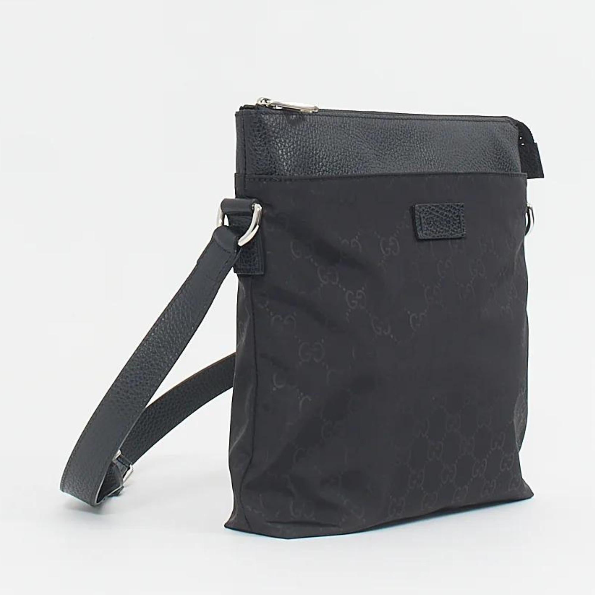 Men's Gucci Black Nylon With Leather Trim Messenger Bag For Sale