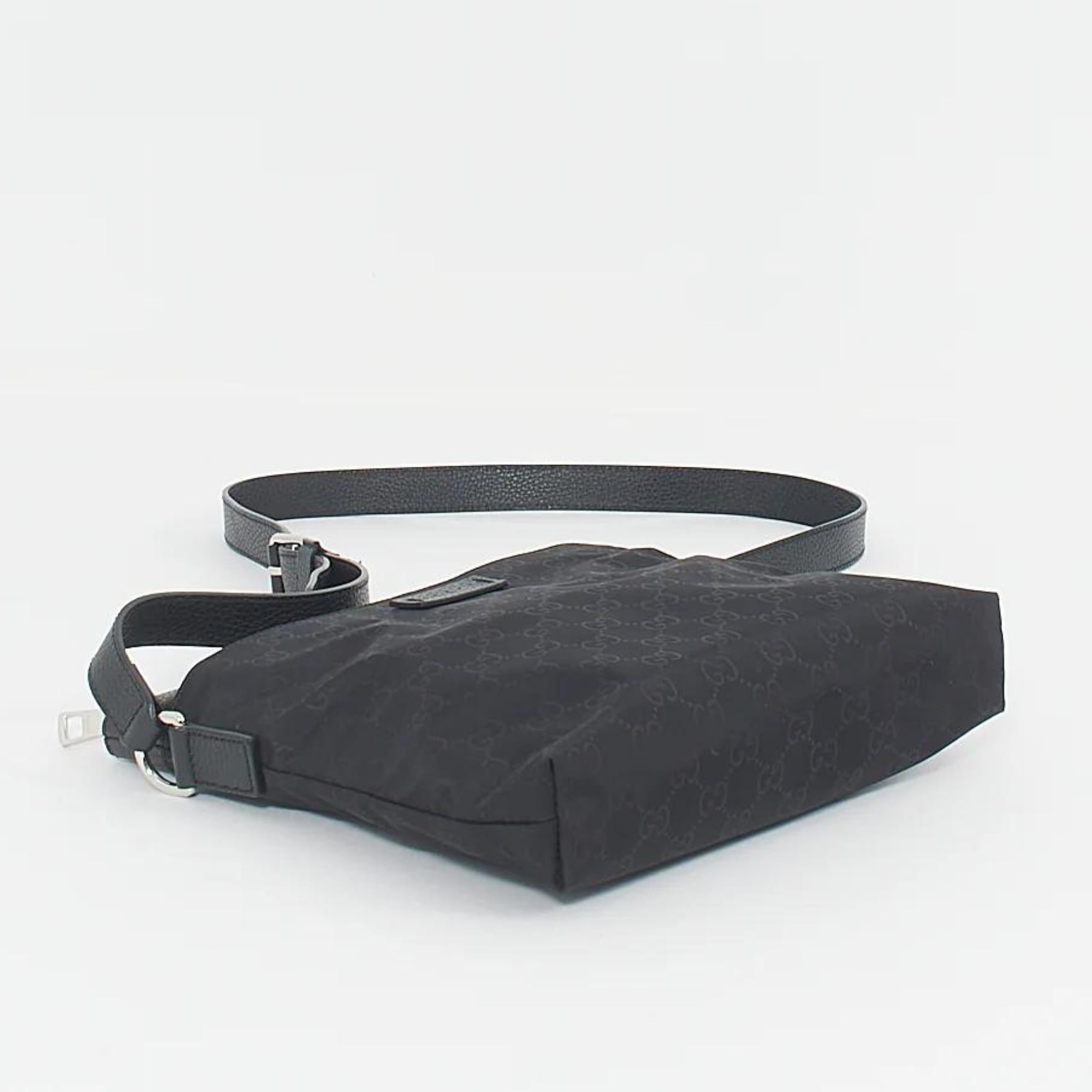 Messenger Bag von Gucci aus schwarzem Nylon mit Lederbesatz aus Leder Herren im Angebot