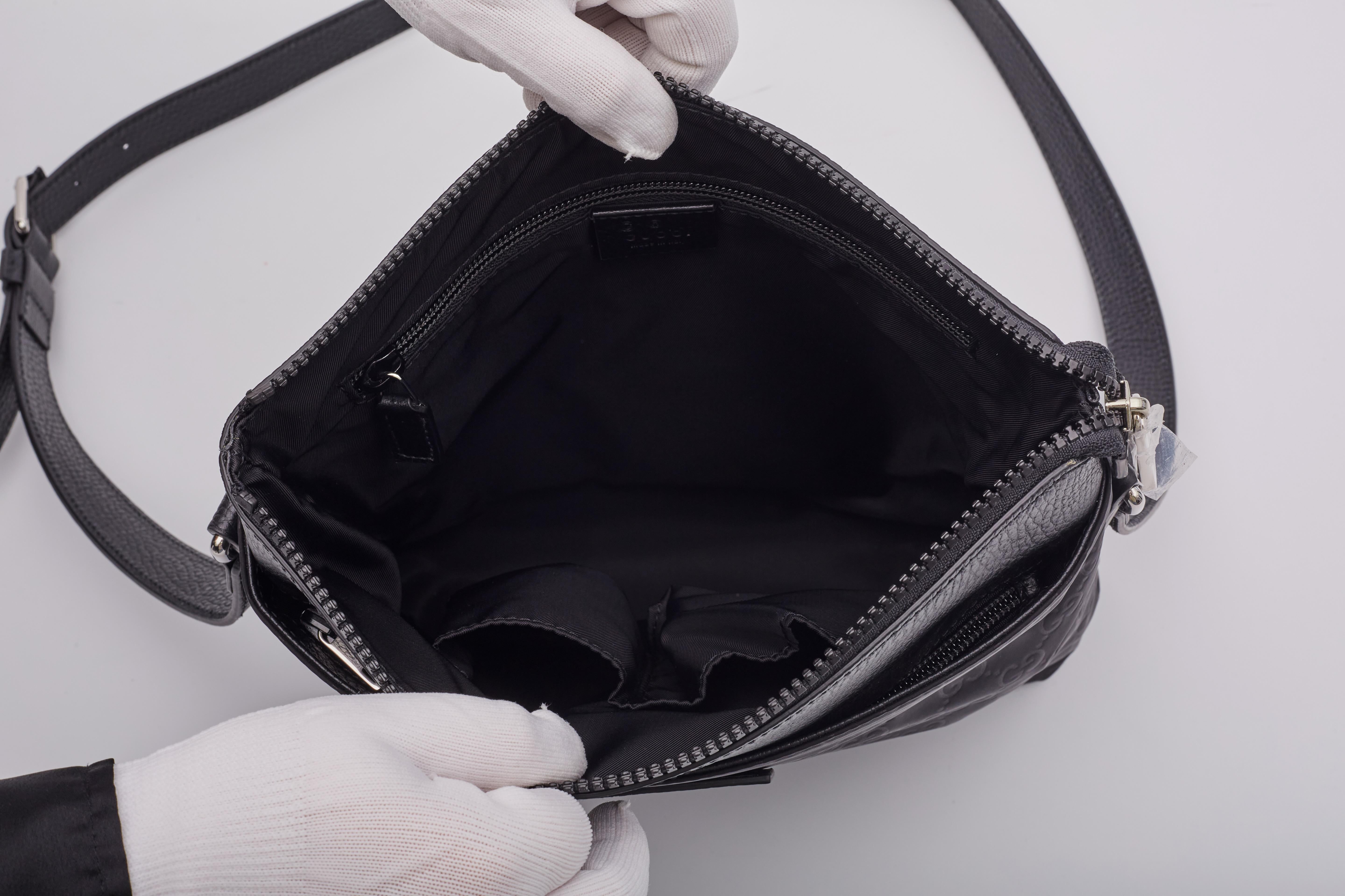 Gucci Black Nylon With Leather Trim Messenger Bag For Sale 3