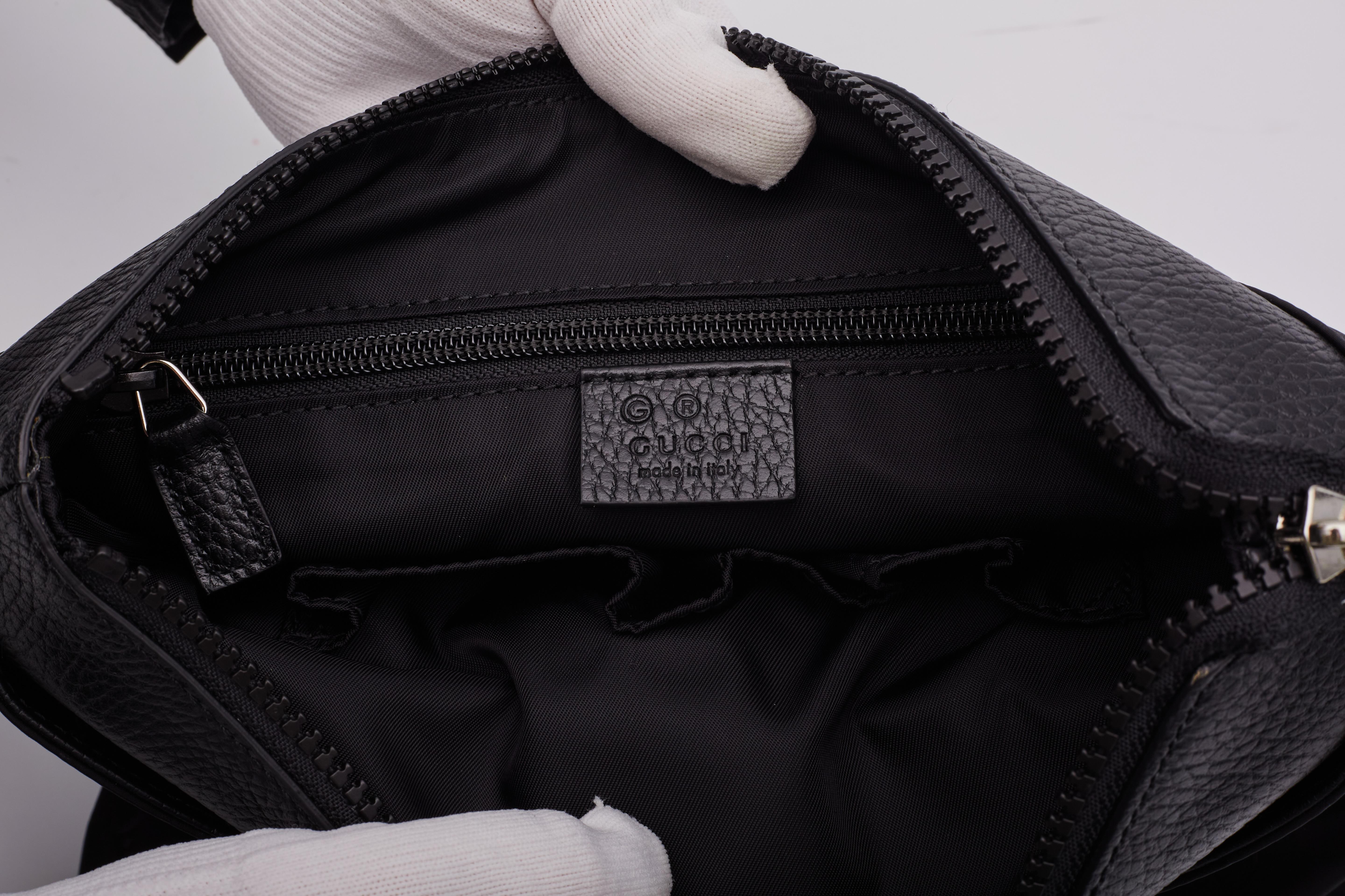 Gucci Black Nylon With Leather Trim Messenger Bag For Sale 4