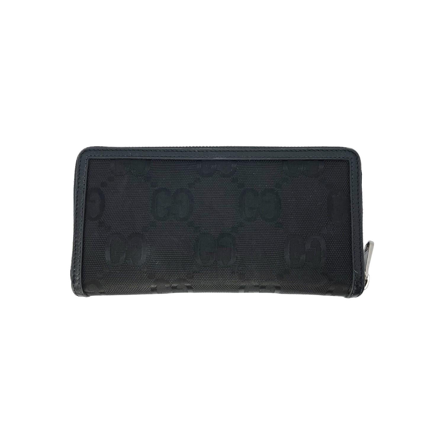 This Gucci Black Off The Grid GG Zip Around Wallet was made in Italy and it is finely crafted of a black recycled nylon exterior with leather trimming and silver-tone hardware features. It has a wrap around zipper closure that opens up to a black