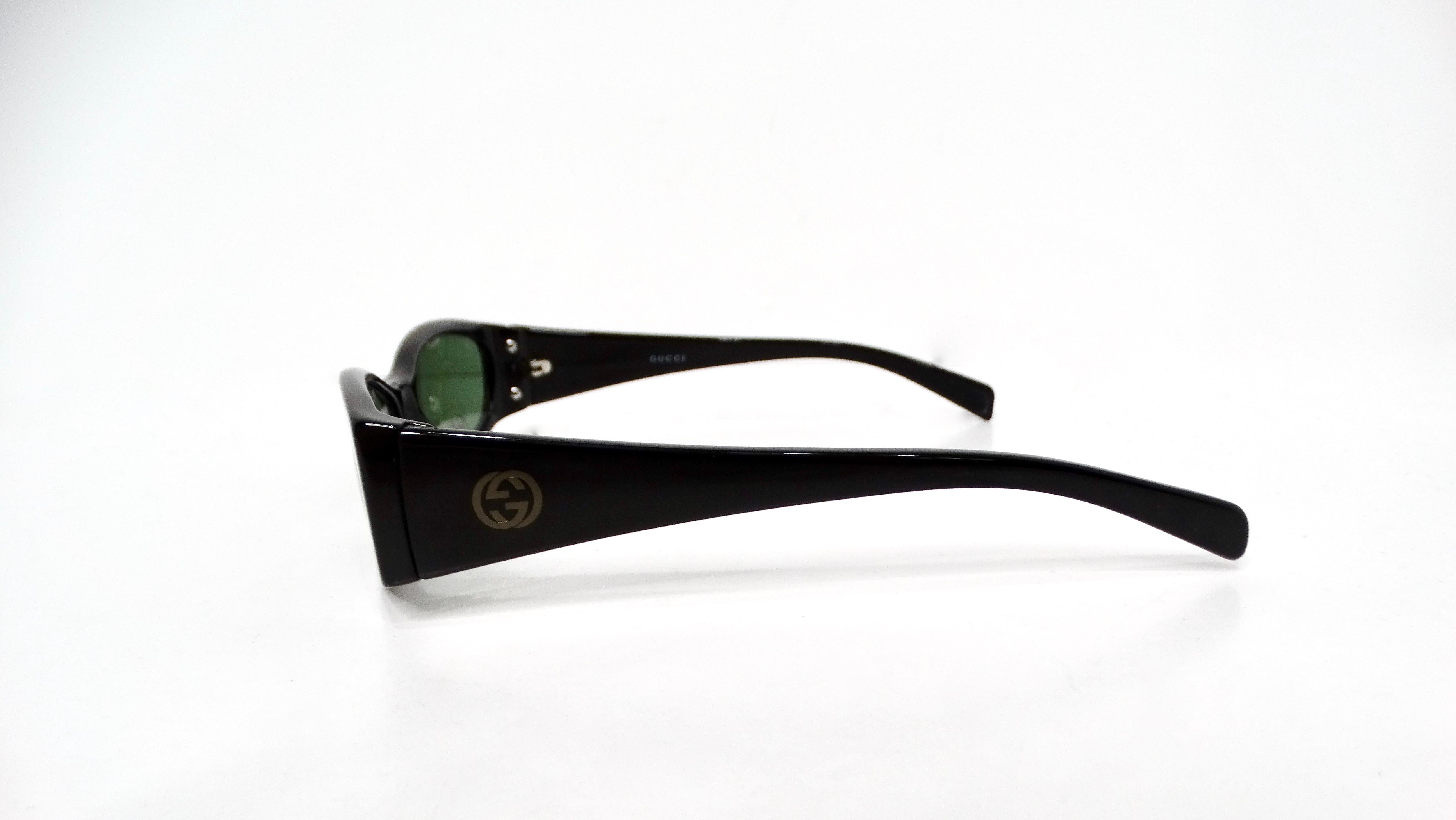 Nero Occhiali da sole Gucci con montatura ovale nera e colorazione verde, circa 1999 in vendita