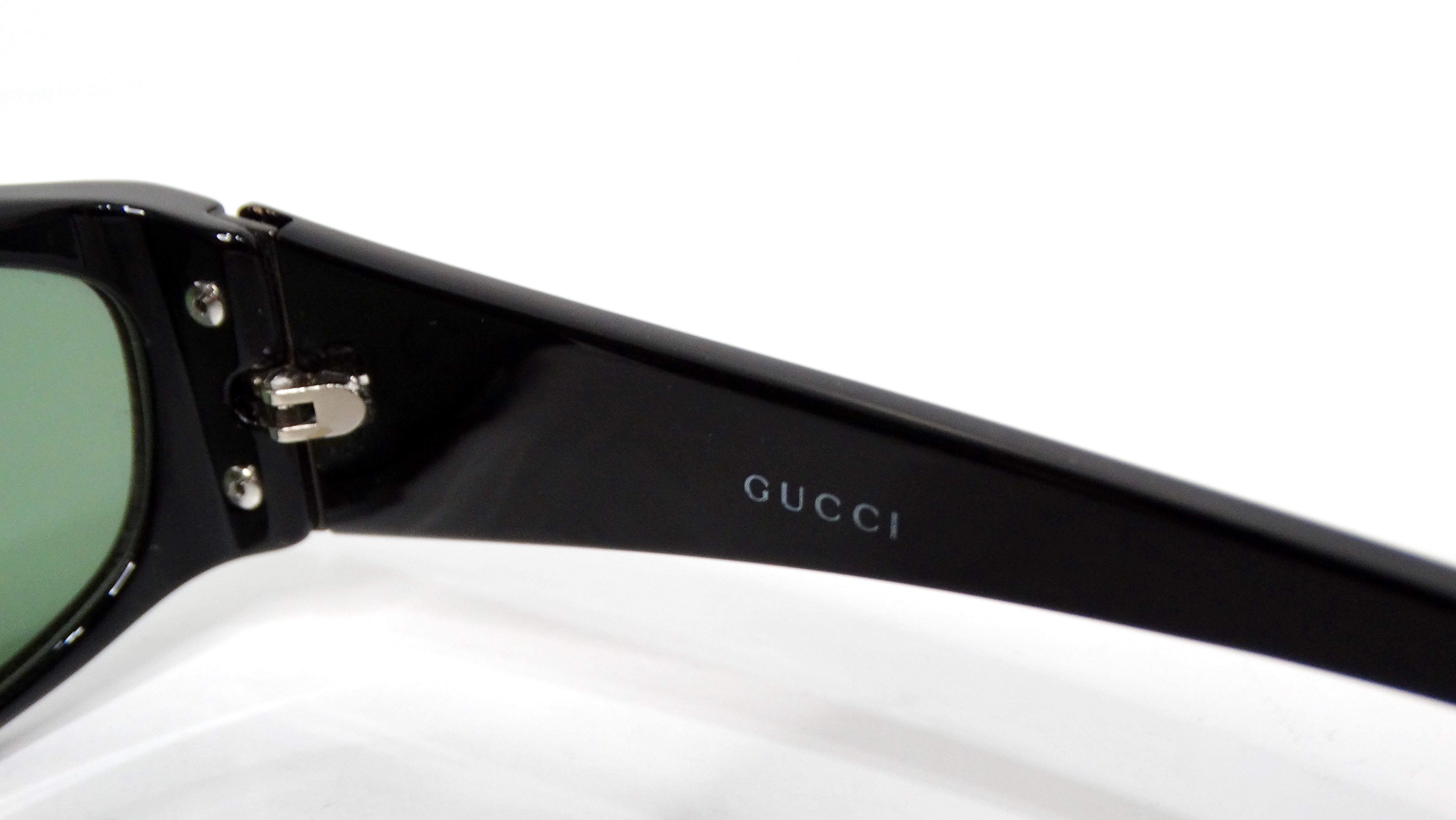 Occhiali da sole Gucci con montatura ovale nera e colorazione verde, circa 1999 in vendita 2