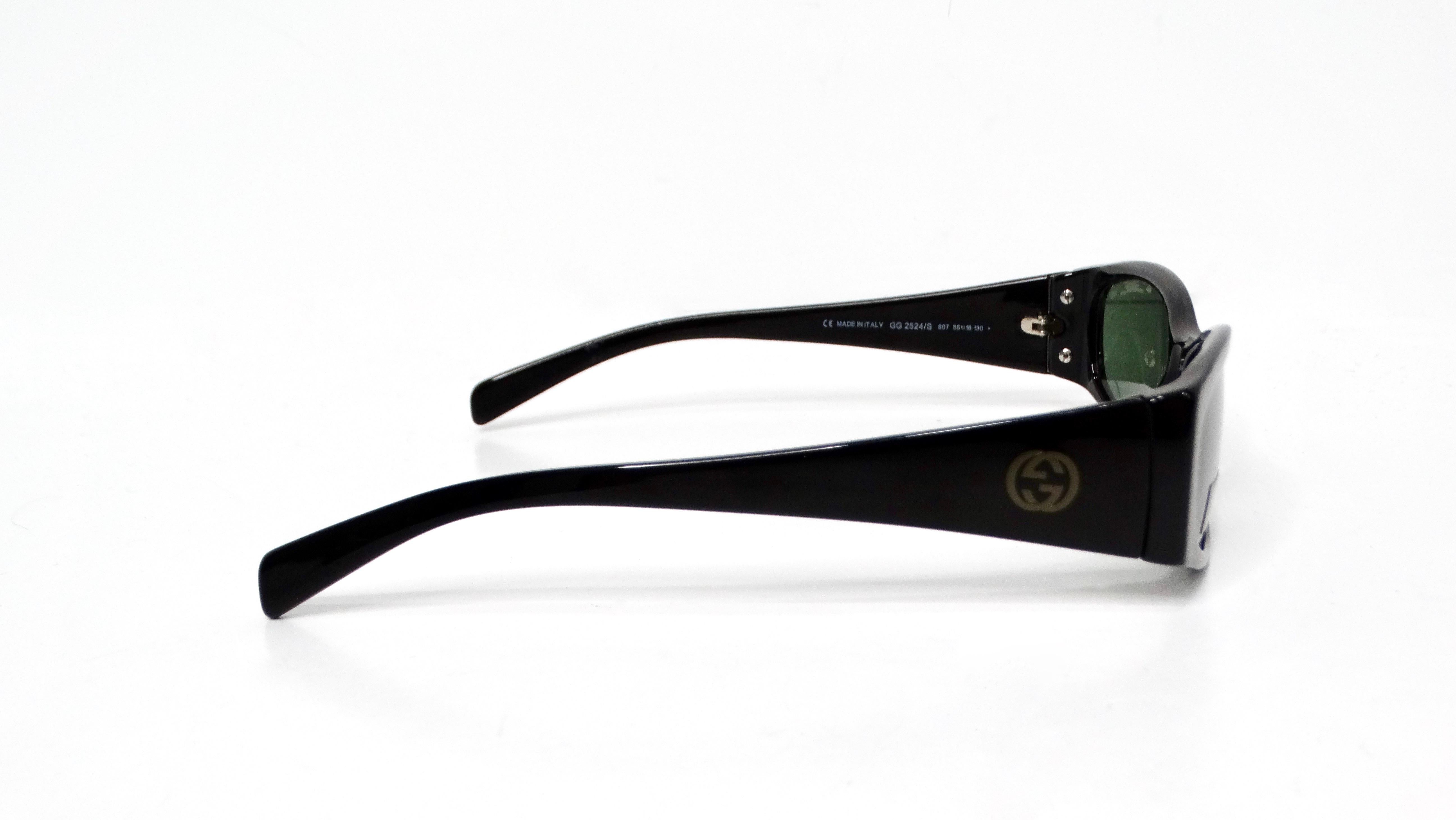 Occhiali da sole Gucci con montatura ovale nera e colorazione verde, circa 1999 in vendita 3