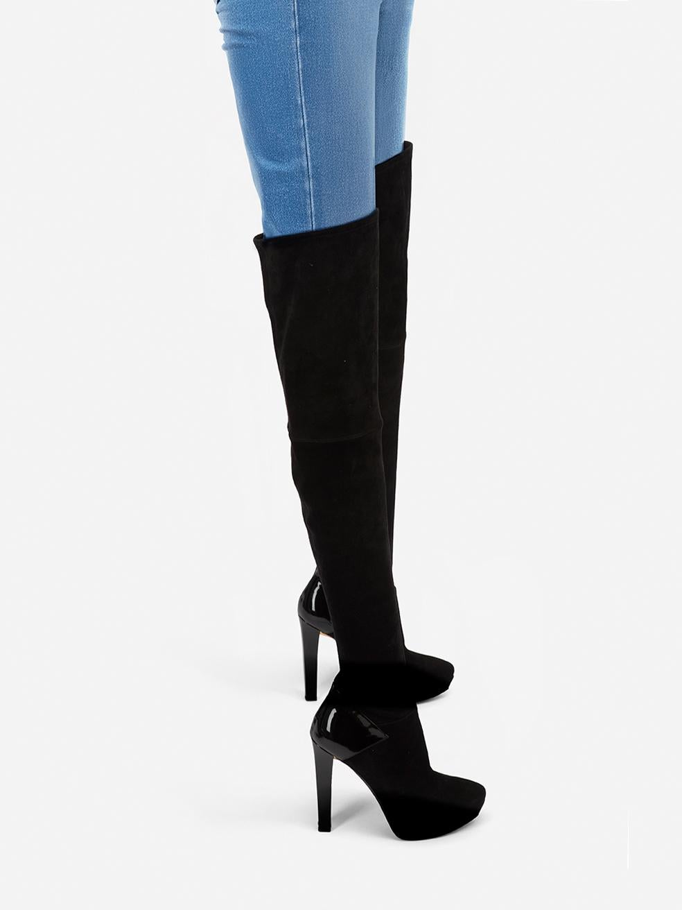 L'ÉTAT est très bon. L'usure minimale des bottes est évidente. Usure minimale sur toutes les zones en daim avec des abrasions mineures et de petites marques sur cet article de revente de designer Gucci d'occasion. Livré avec sa boîte d'origine.
 

