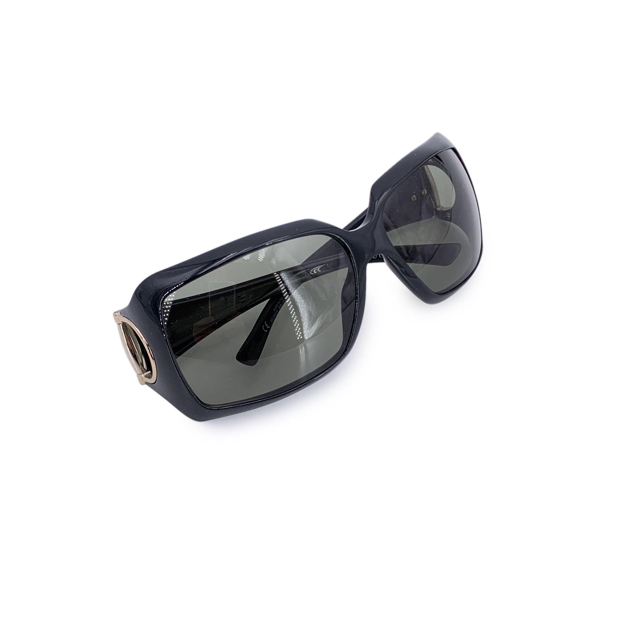 Step into the bold sophistication of vintage Italian fashion with the Gucci GG2562/S sunglasses-an iconic model that celebrates sharp silhouettes, commanding presence, and the signature luxury that defines Gucci's timeless appeal. The GG2562/S