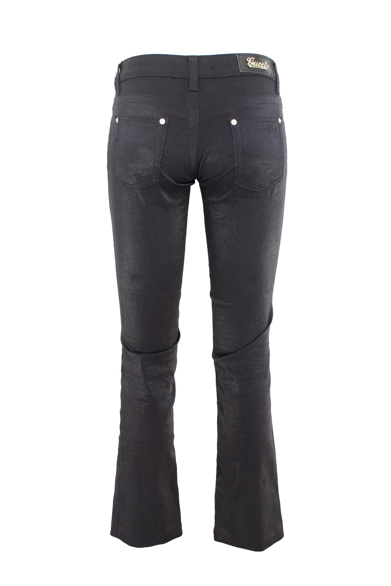 Gucci 2000s Capri trousers. Jeans in lurex waxed fabric, black colour, logoed buttons, ankle length. 75% pamuk fabric, 22% polyester.

Size: 42 It 8 Us 10 Uk

Waist: 35 cm
Crotch: 75 cm
Length: 91cm
Hem: 18 cm