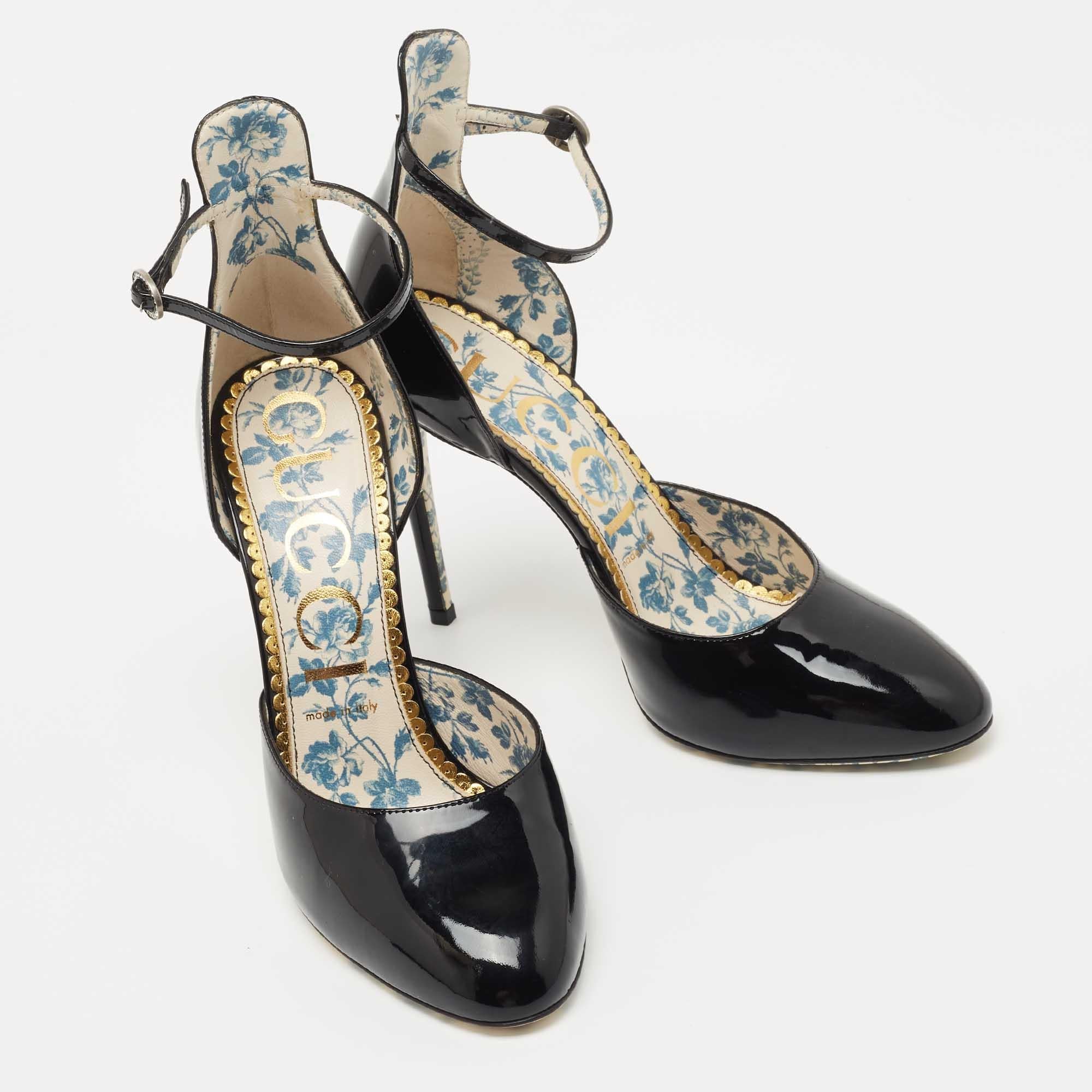 Gucci Black Patent Daisy Ankle Strap Pumps Size 40 In Good Condition For Sale In Dubai, Al Qouz 2