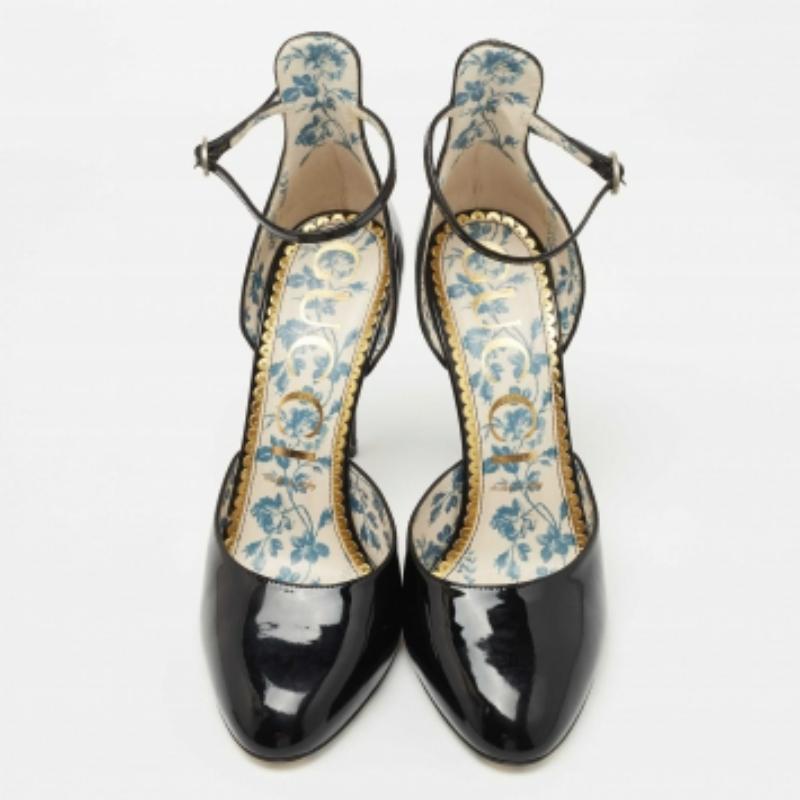 Bombas con correa al tobillo Gucci Black Patent Daisy Talla 40 en Bueno estado para la venta en Dubai, Al Qouz 2