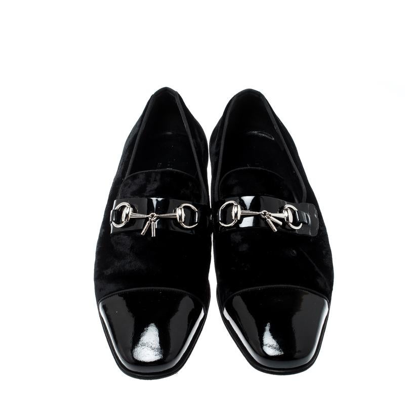 These loafers from the house of Gucci are not only high on appeal but also very skilfully made. Exuding an aura of class and elegance, they have been crafted from patent leather and velvet. Designed with beauty using neat stitching and the