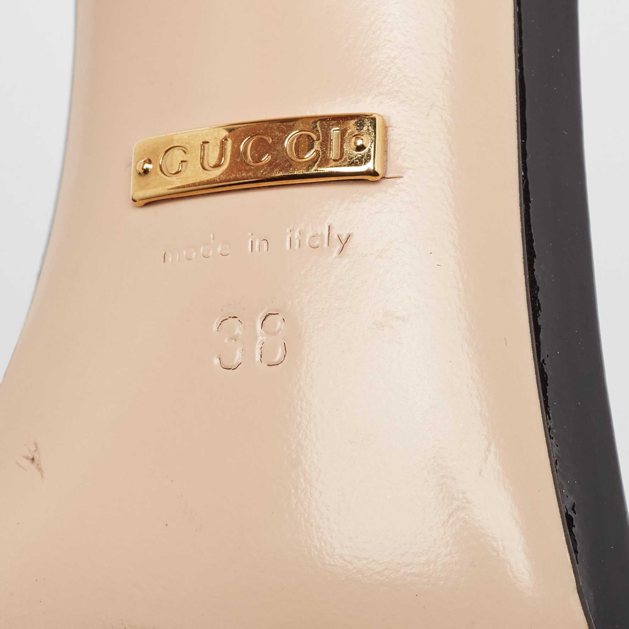 Schwarze Gucci-Sandalen aus Lackleder mit Knöchelriemen Größe 38 im Angebot 4