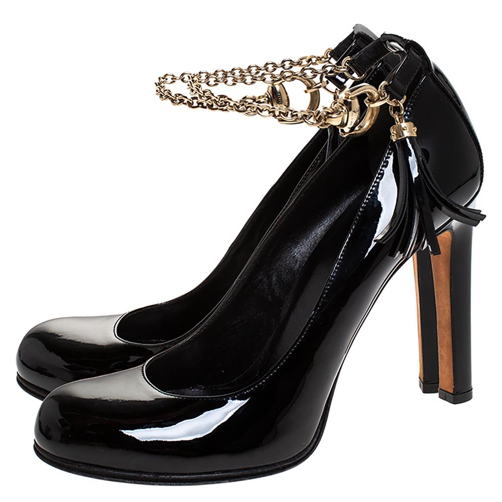 Gucci Black Patent Leather Ankle Strap Tassel Pumps Size 39 In Good Condition In Dubai, Al Qouz 2