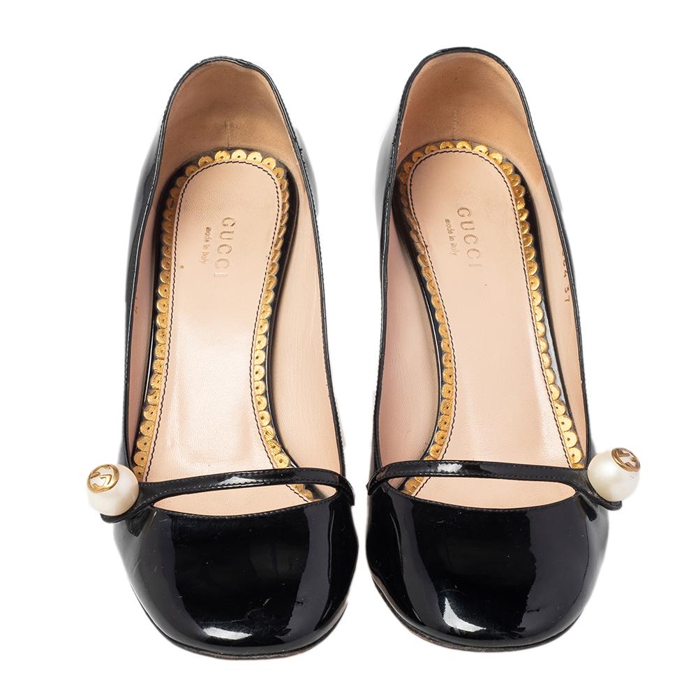 Gucci Black Patent Leather Arille Pearl Pumps Size 37 In Good Condition In Dubai, Al Qouz 2