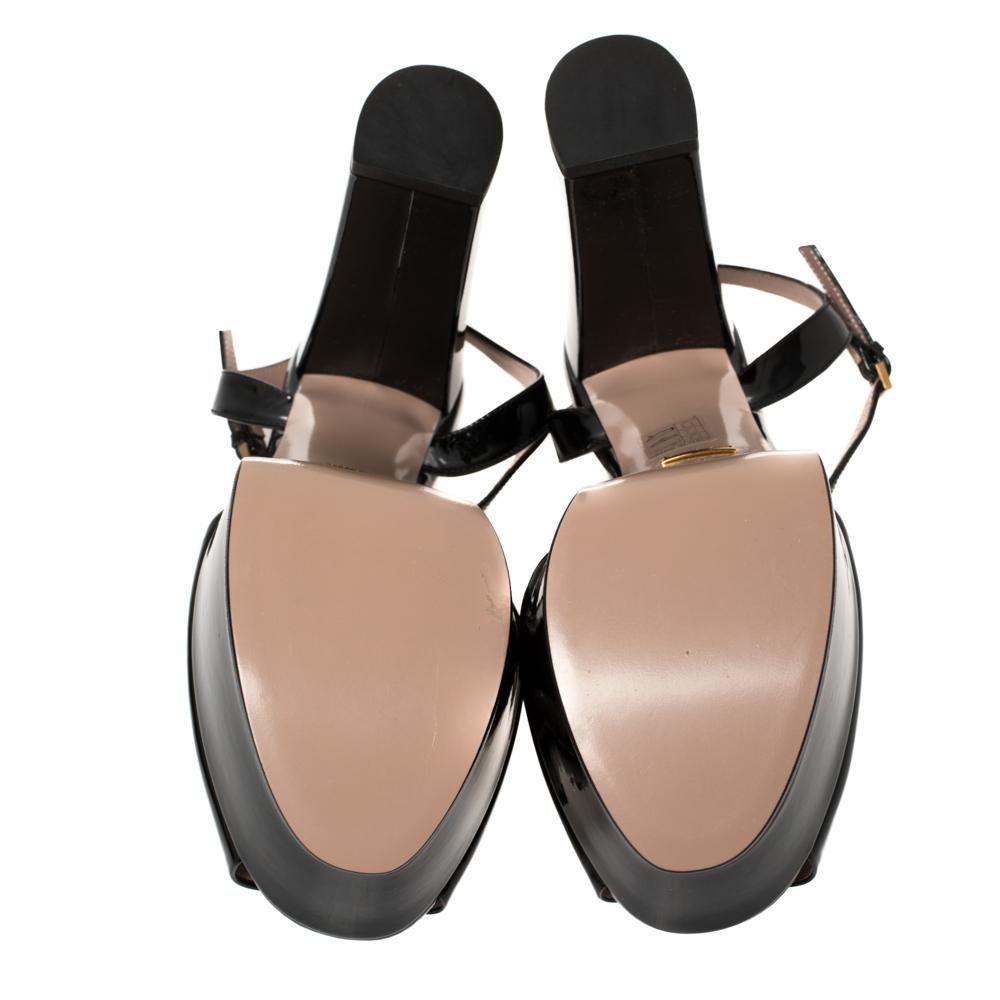 Gucci Black Patent Leather Claudie Horsebit Peep Toe Platform Sandal Size 40 In Excellent Condition In Dubai, Al Qouz 2