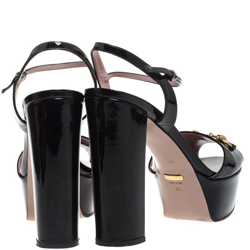 Gucci Black Patent Leather Claudie Horsebit Peep Toe Platform Sandals Size 40 In Good Condition In Dubai, Al Qouz 2