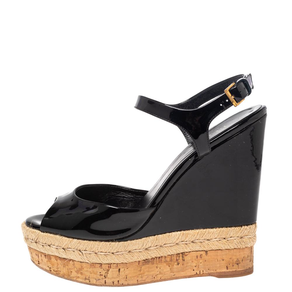 Gucci Black Patent Leather Cork And Espadrille Wedge Sandals Size 37.5 In Good Condition In Dubai, Al Qouz 2