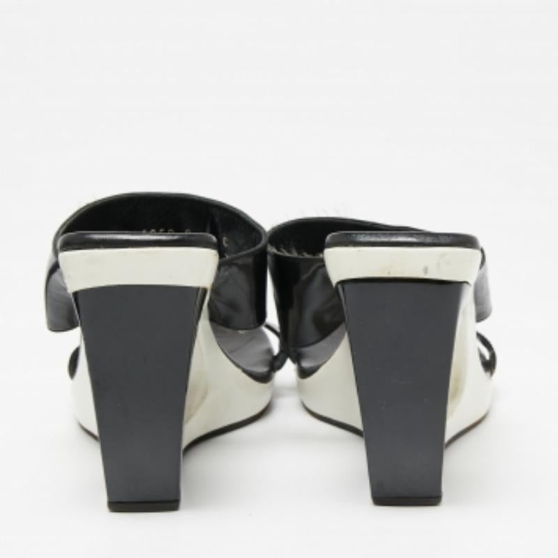 Gucci Black Patent Leather Cut-Out Wedge Slide Sandals Size 38 For Sale 3