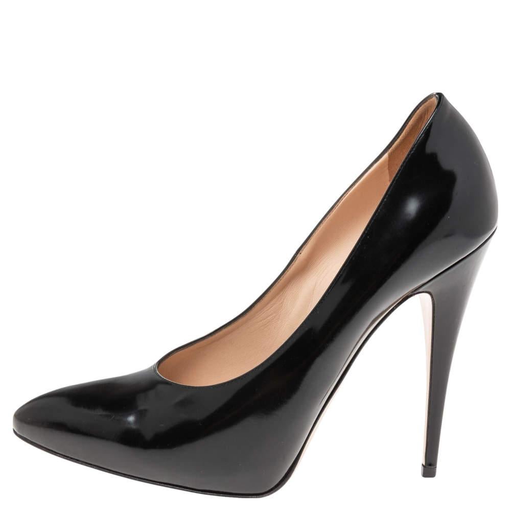 Gucci yet again brings a stunning set of pumps that makes us marvel at its beauty and craftsmanship. They are crafted from patent leather into a classic pointed-toe silhouette and raised on tall heels. The Elaisa pumps come with removable bow
