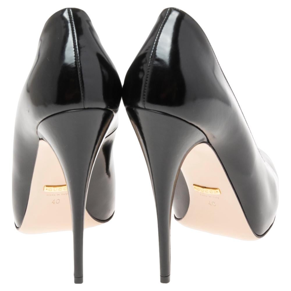 Women's Gucci Black Patent Leather Elaisa Removable Faux Pearl Bow Accents Pumps Size 40 For Sale