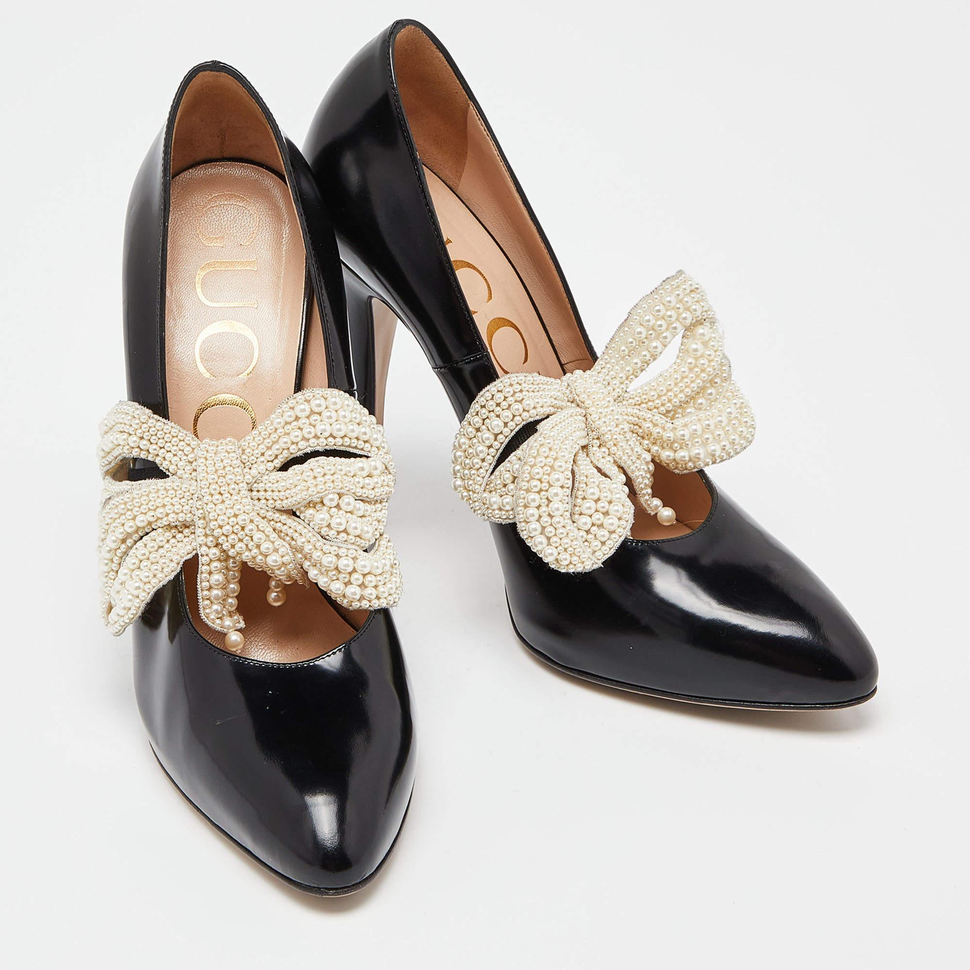 Women's Gucci Black Patent Leather Elaisa Removable Pearl Bow Pumps Size 40 For Sale